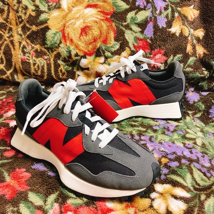 New Balance 327 Magnet Team Red 착용 스타일