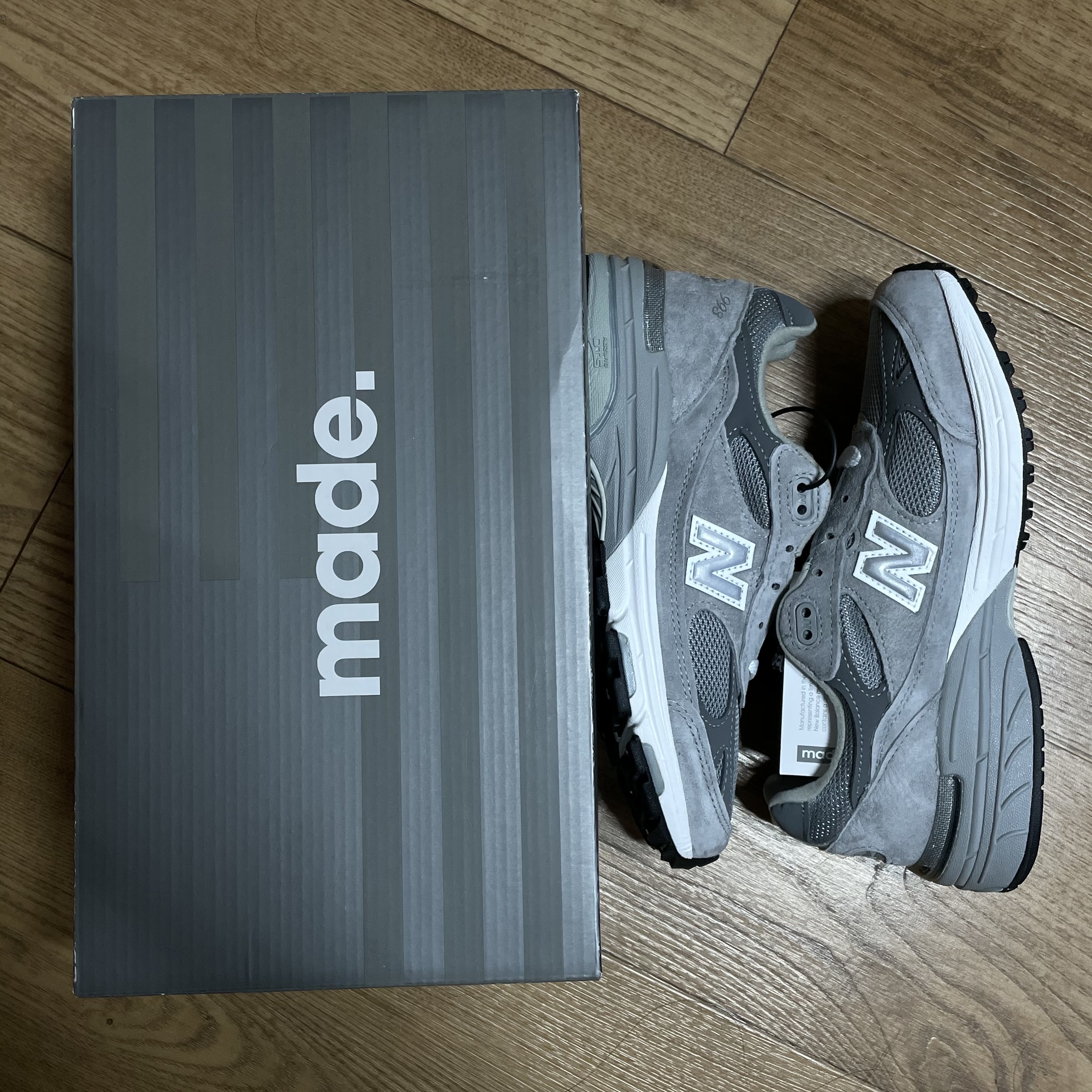 (W) New Balance 993 Made in USA Grey - B Standard 착용 스타일