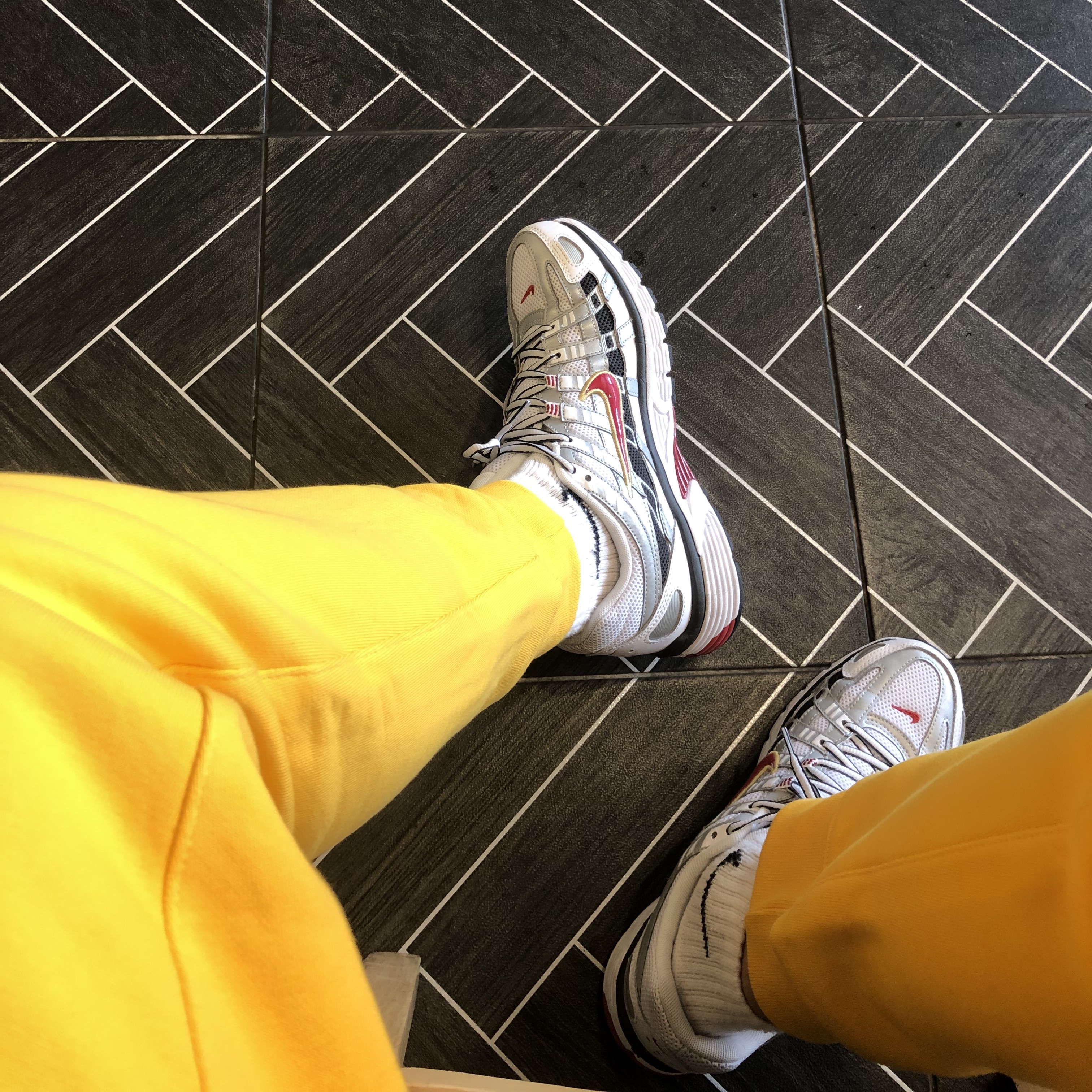Nike x Drake Nocta Fleece Pants University Gold - US/EU, (W) Nike P-6000 Metallic Silver Red 착용 스타일