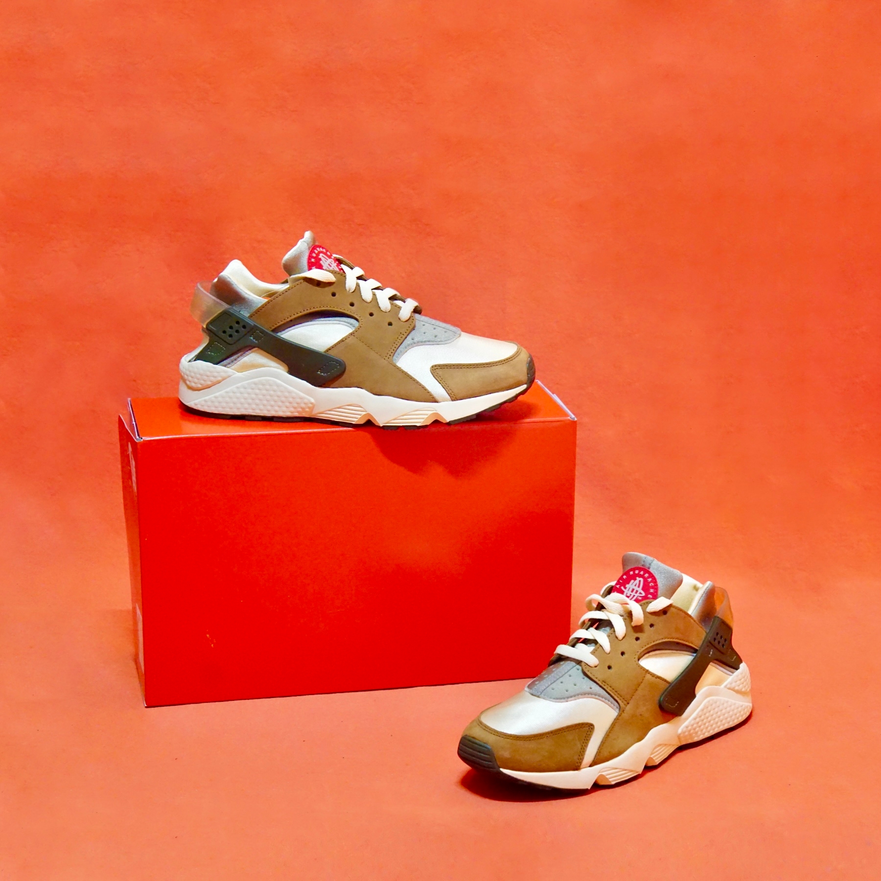 Nike x Stussy Air Huarache LE Desert Oak 착용 스타일 - 3