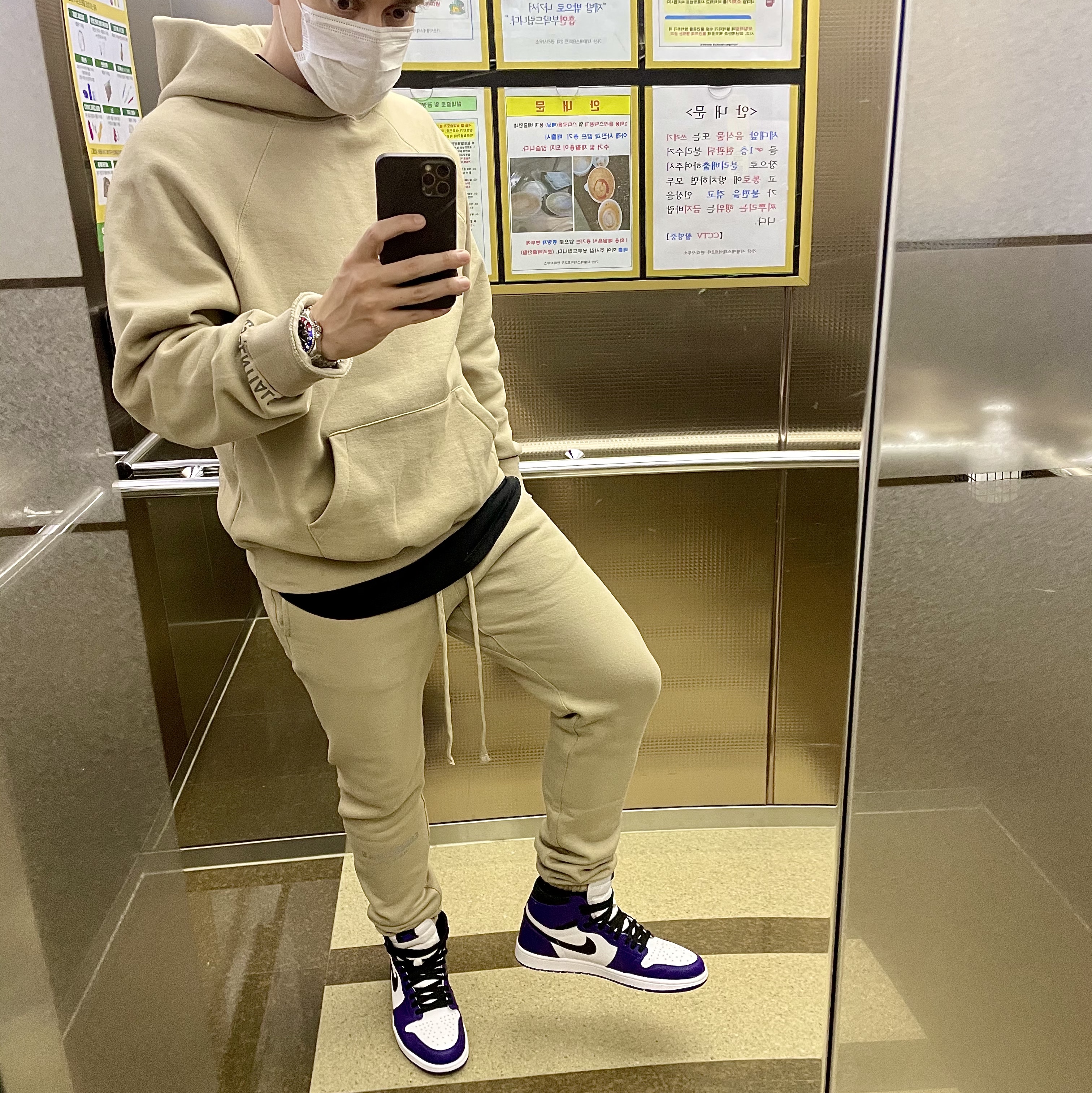 Jordan 1 Retro High OG Court Purple 2020, Essentials Sweatpants String Tan - 20SS 착용 스타일 - 3