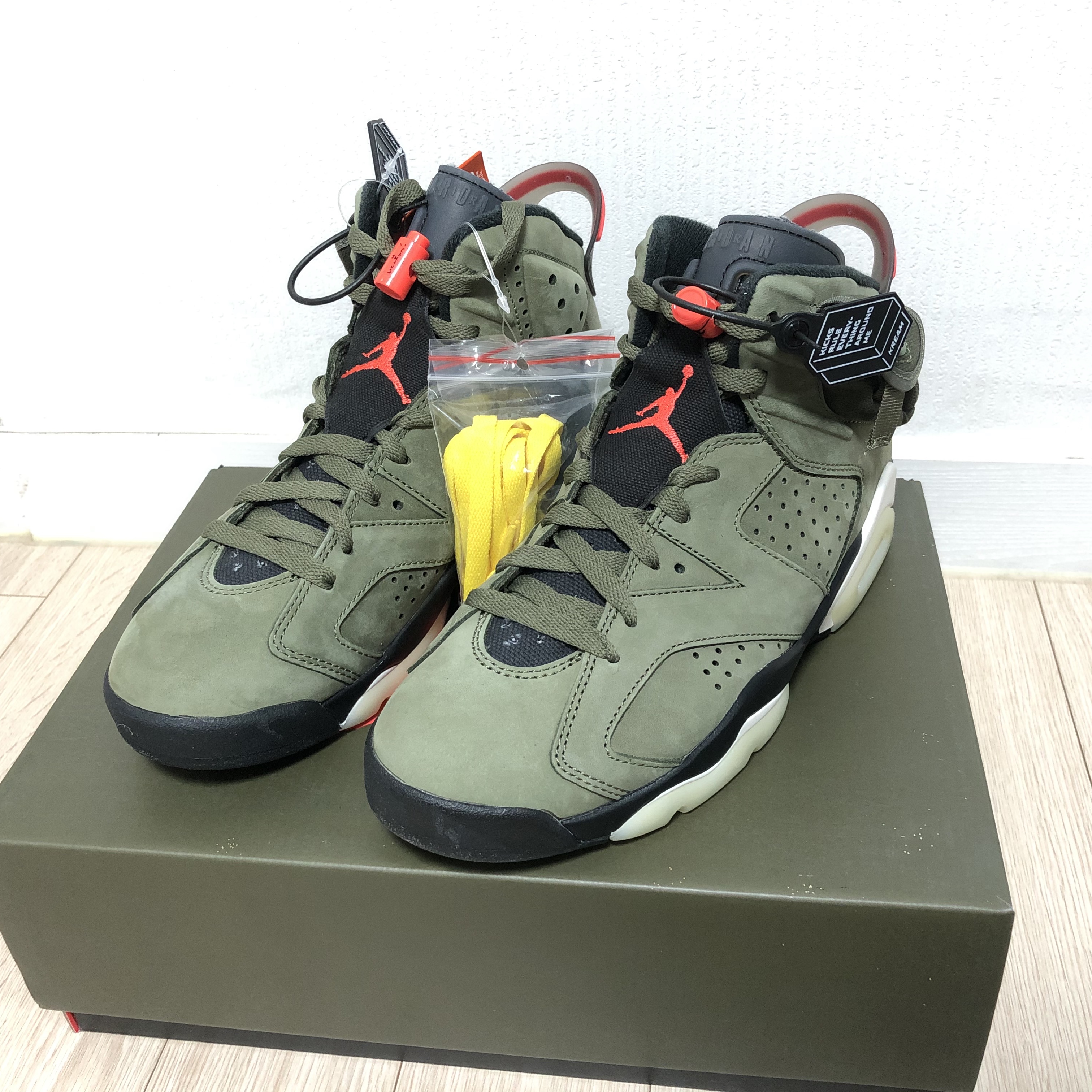 Jordan 6 x Travis Scott Retro Olive 착용 스타일