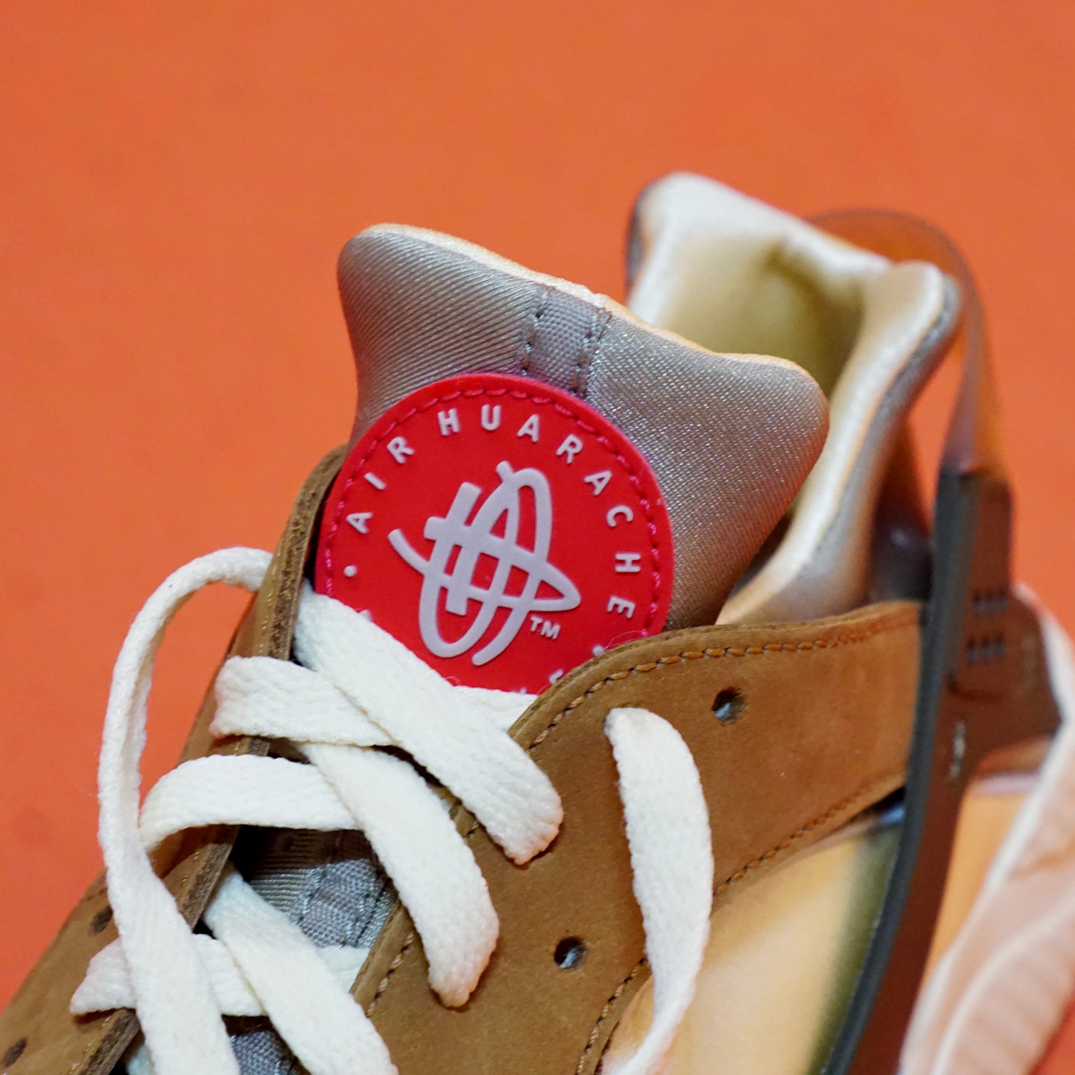 Nike x Stussy Air Huarache LE Desert Oak 착용 스타일 - 4