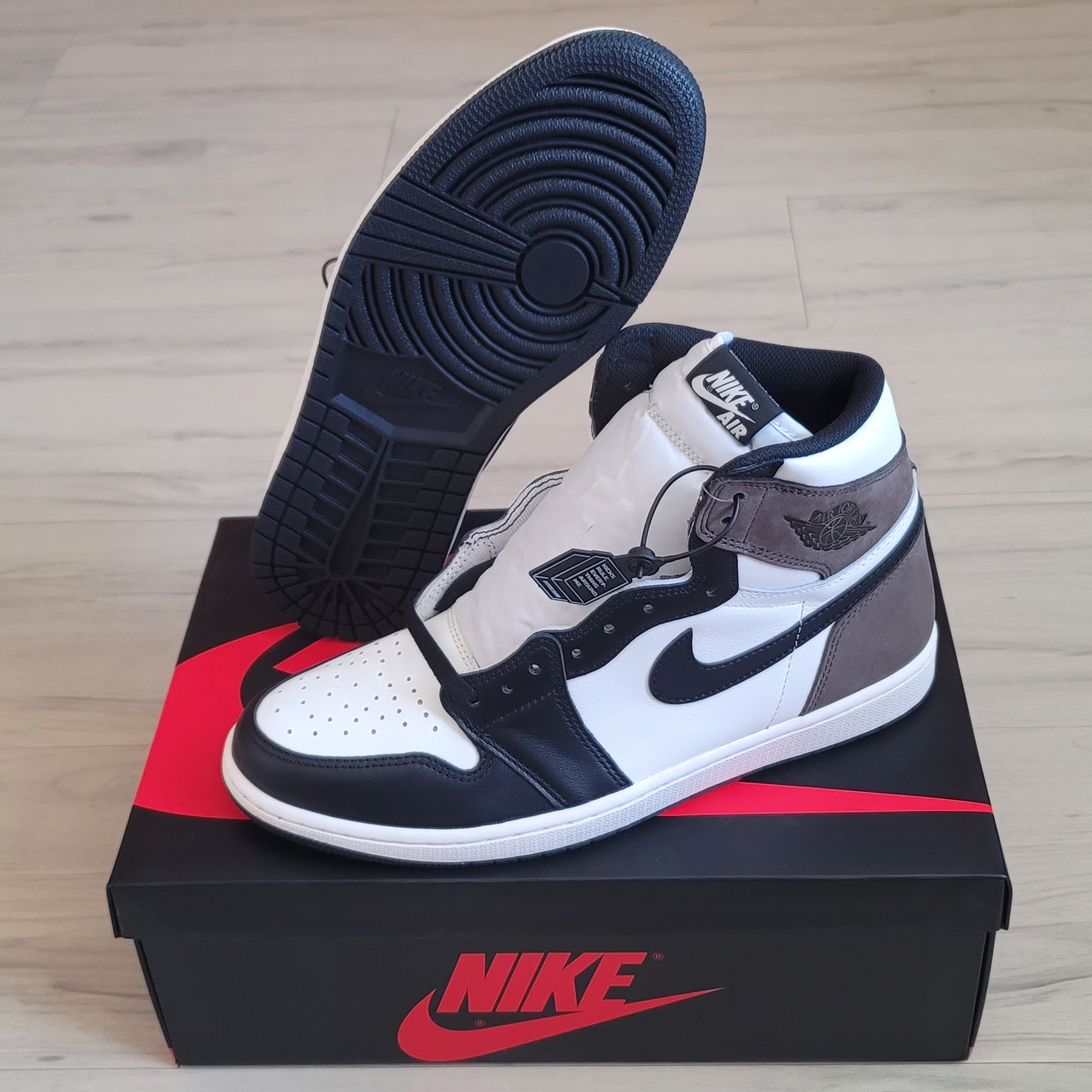 Jordan 1 Retro High OG Black Mocha 착용 스타일