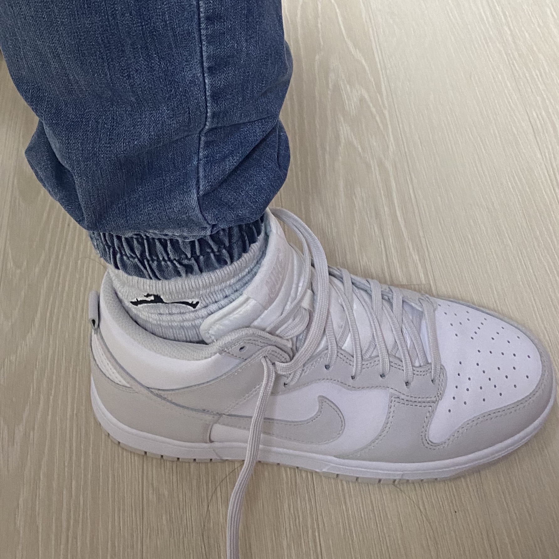 Nike Dunk High Retro Vast Grey 착용 스타일 - 1