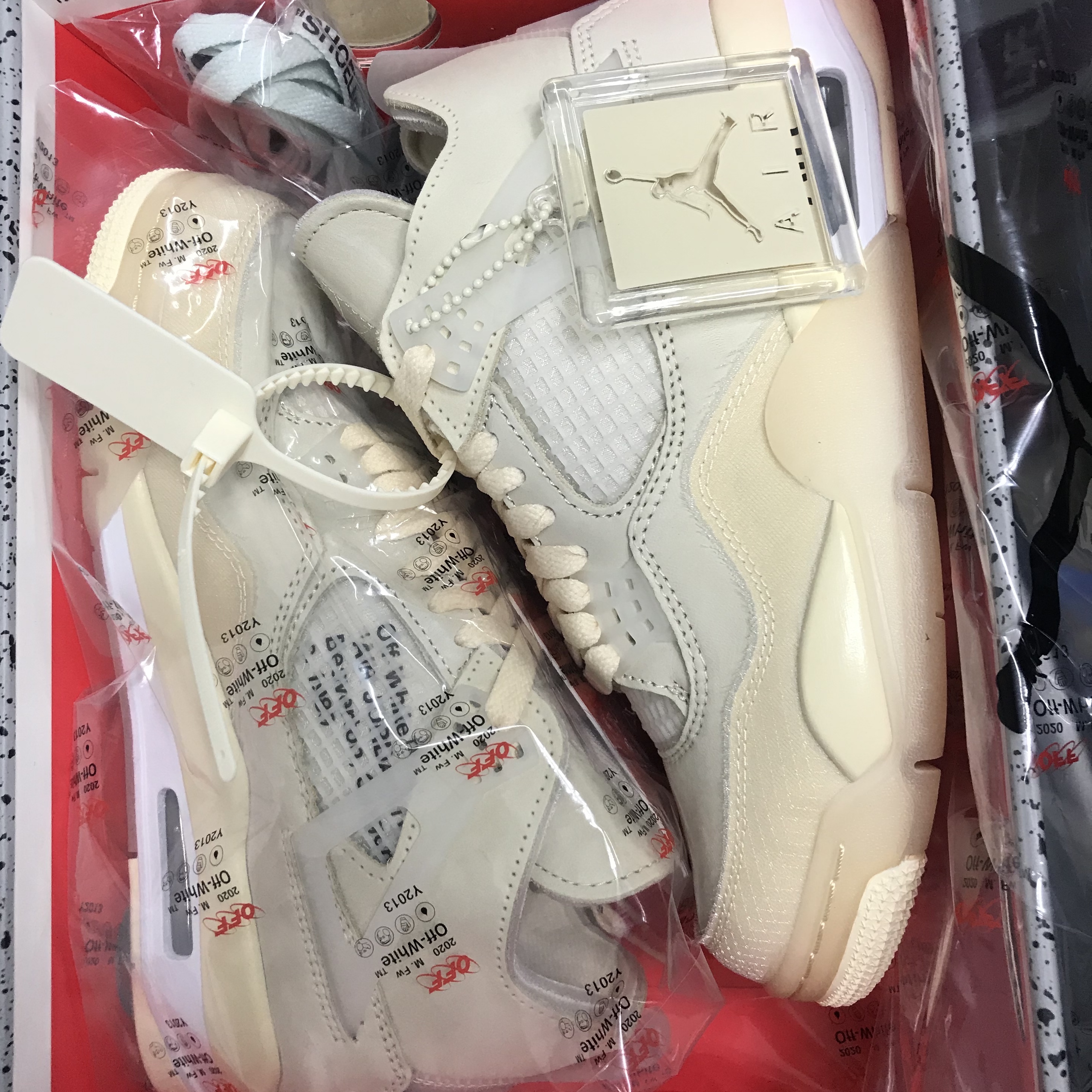 (W) Jordan 4 x Off-White Retro SP Sail 착용 스타일