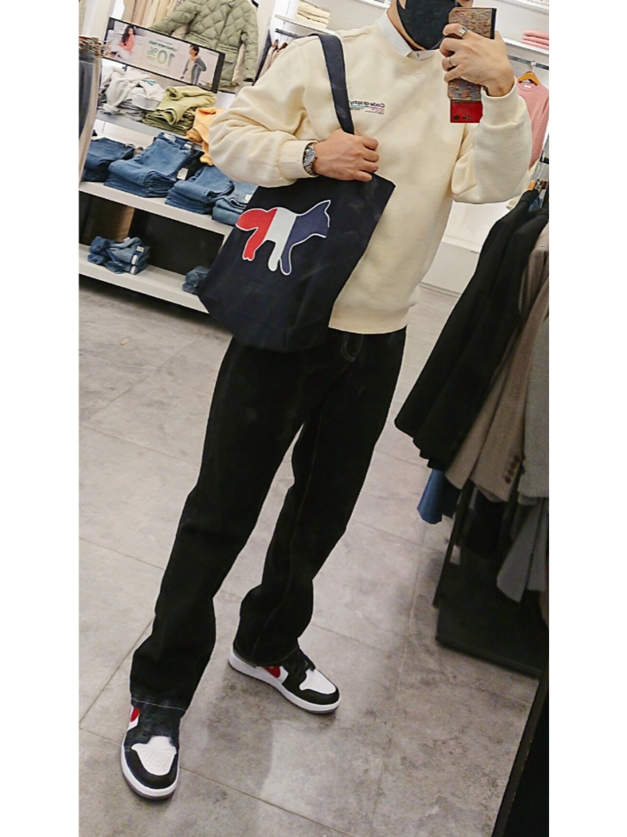 Jordan 1 High FlyEase Black Particle Grey Gym Red 착용 스타일 - 1