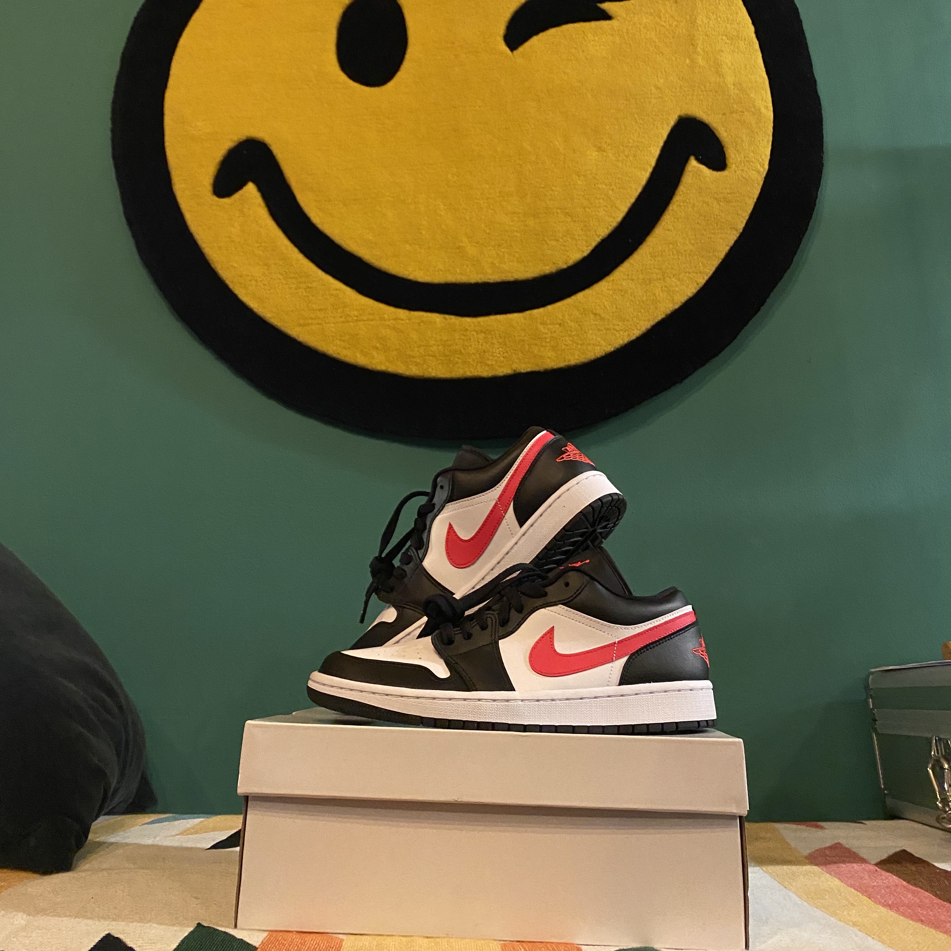 (W) Jordan 1 Low Black Siren Red 착용 스타일