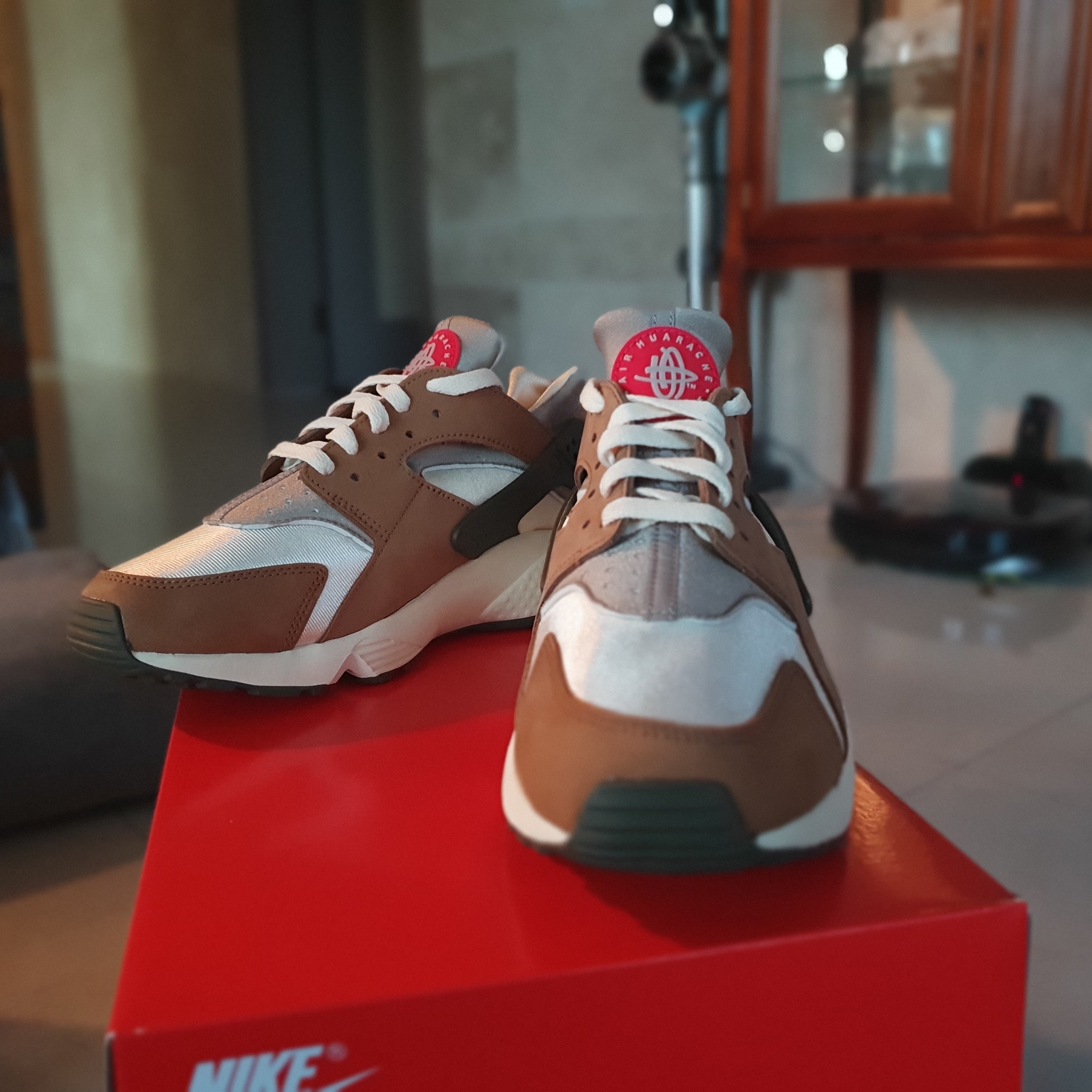 Nike x Stussy Air Huarache LE Desert Oak 착용 스타일 - 1