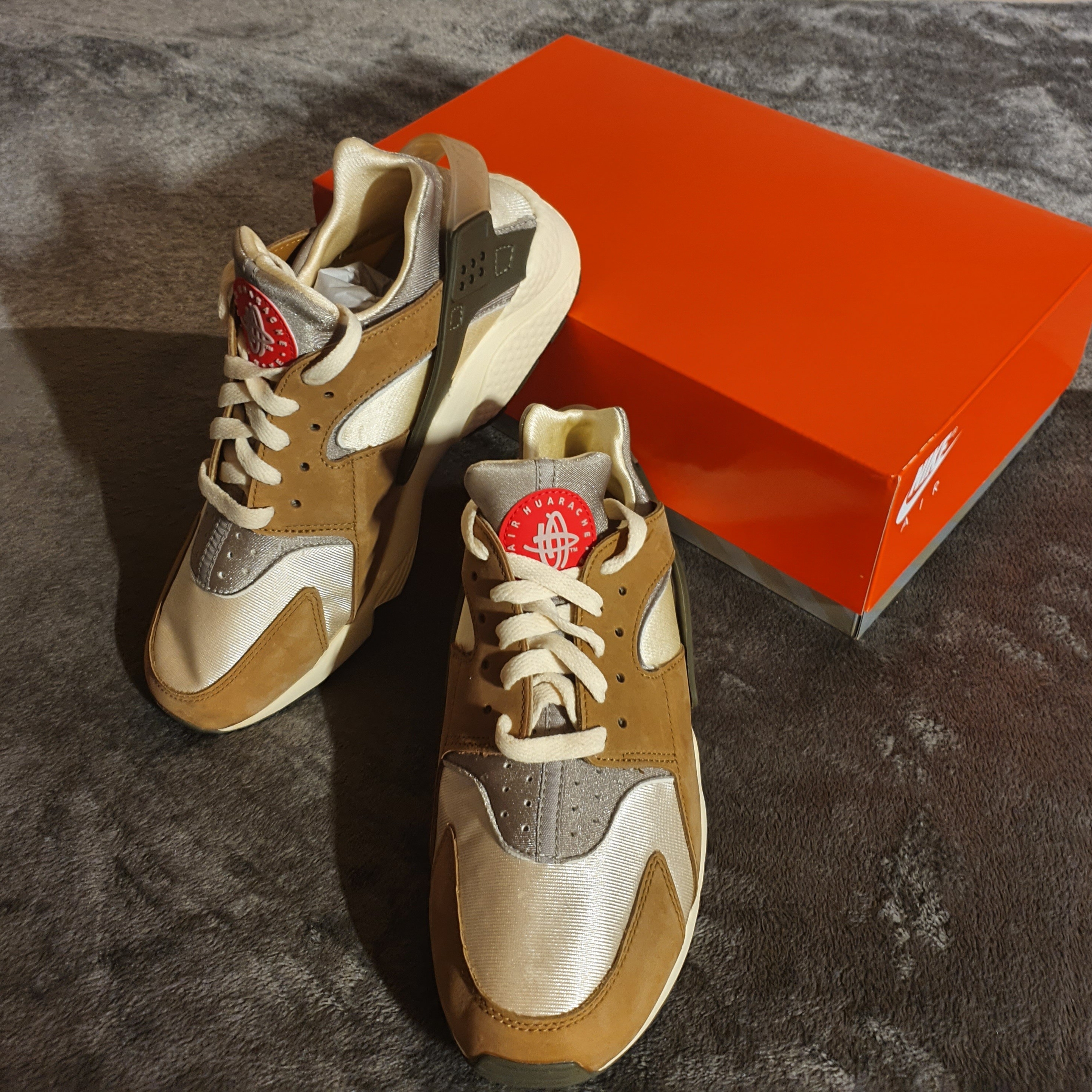 Nike x Stussy Air Huarache LE Desert Oak 착용 스타일