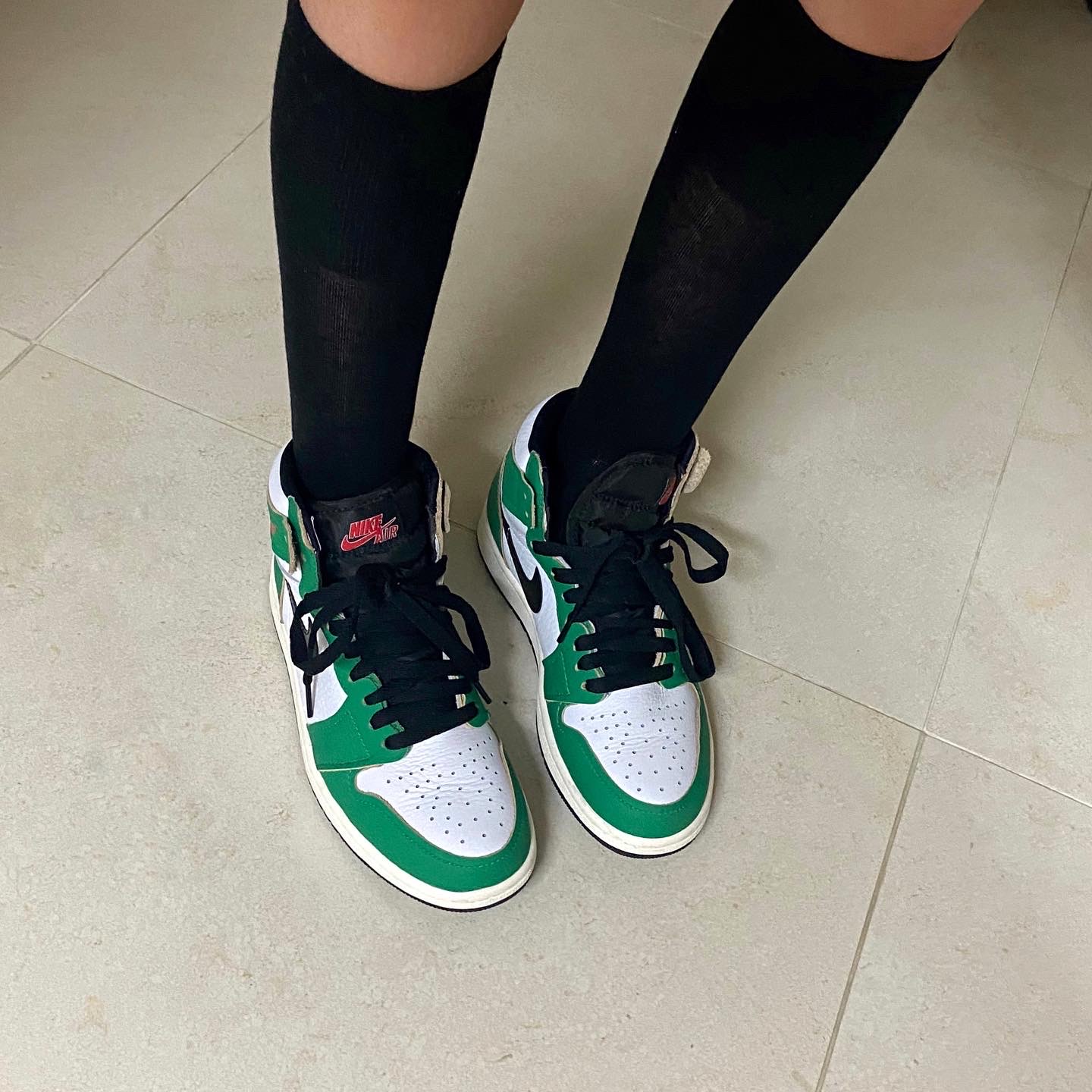 (W) Jordan 1 Retro High OG Lucky Green 착용 스타일 - 2