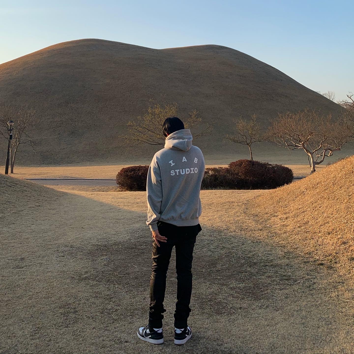 IAB Studio Hoodie Gray - 21SS, Nike x Ambush Dunk High Black 착용 스타일 - 1