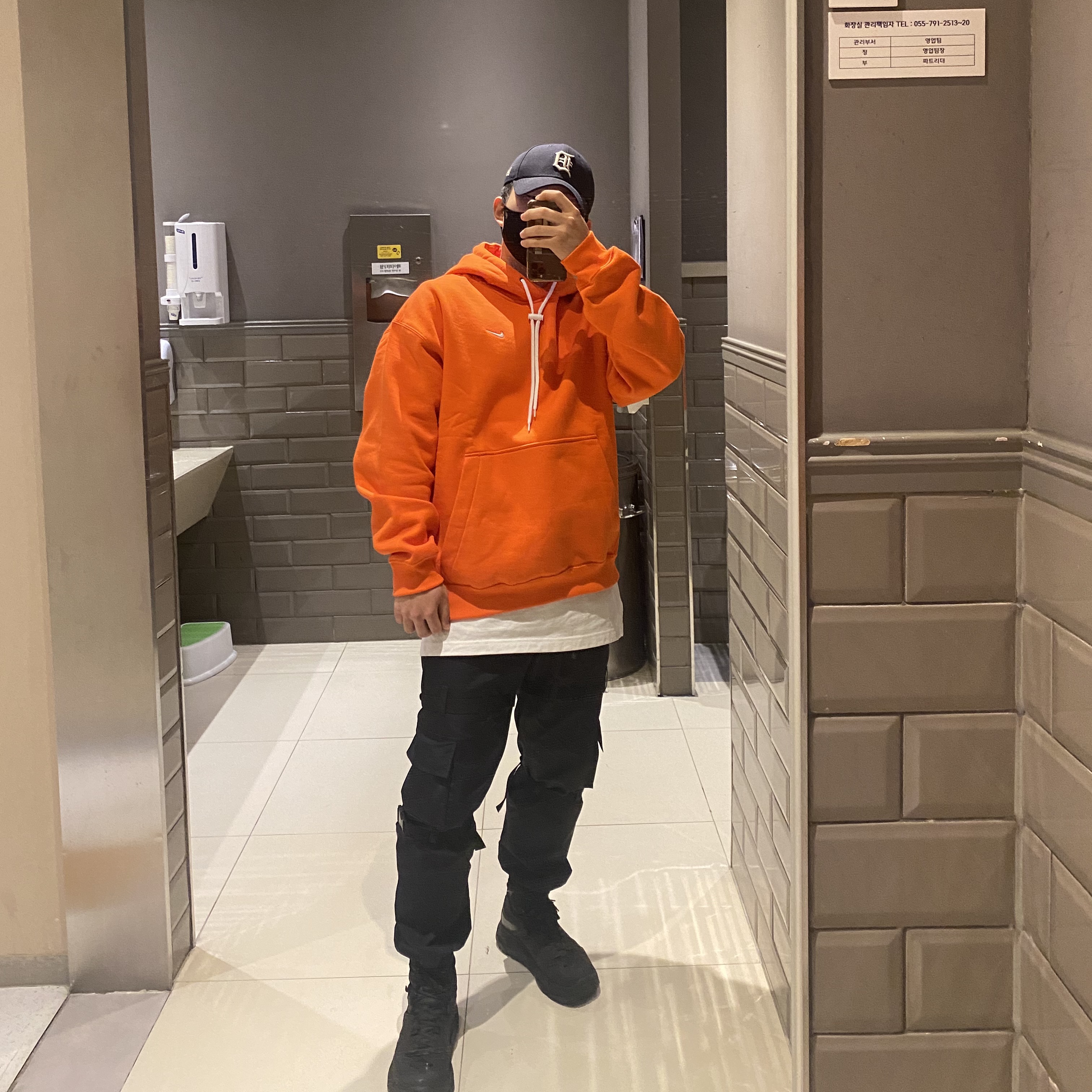 Nike M NRG Hoodie Team Orange, Hoka Tor Ultra Hi WP Black 2018 착용 스타일