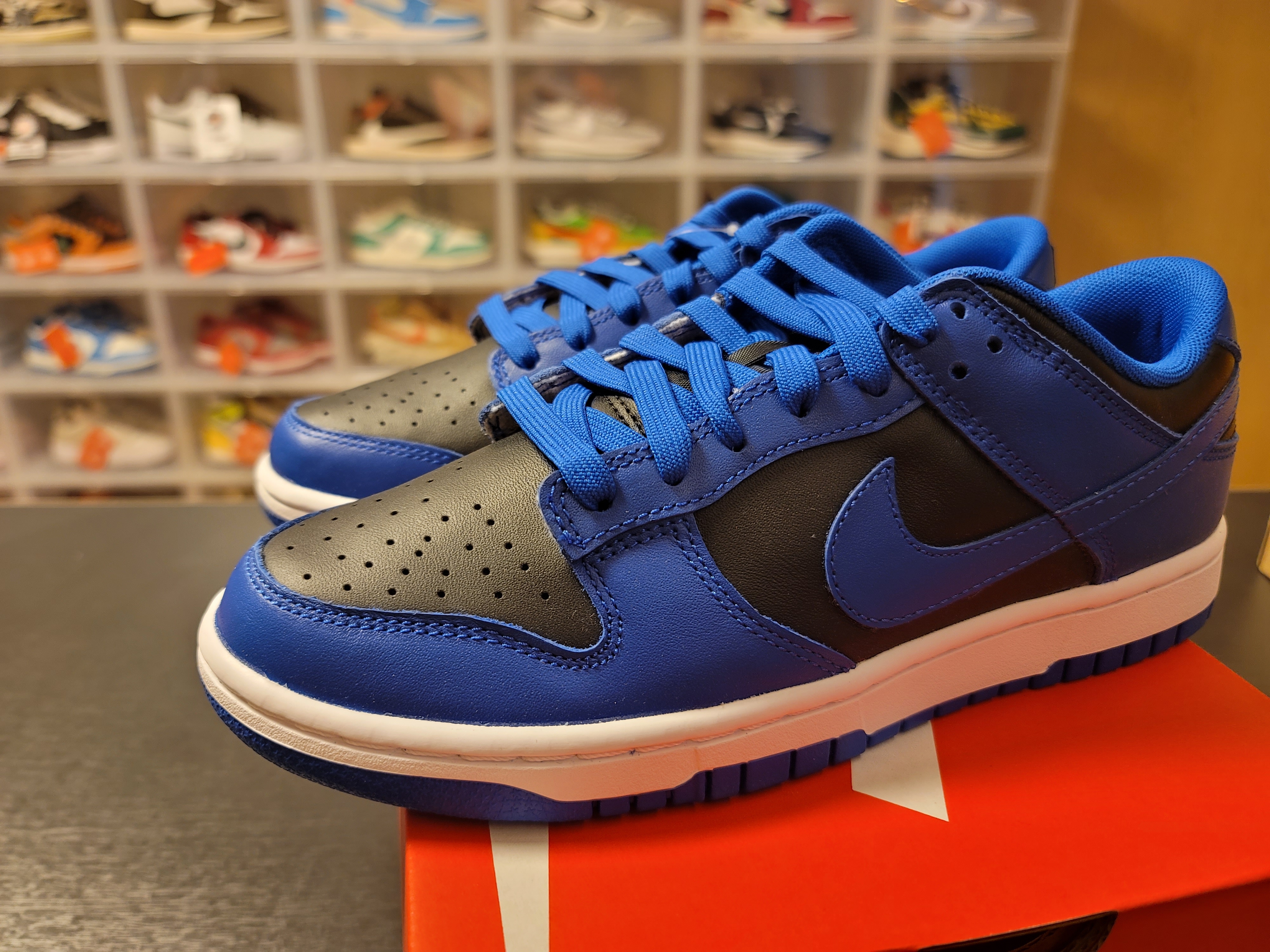 Nike Dunk Low Retro Hyper Cobalt 착용 스타일 - 2