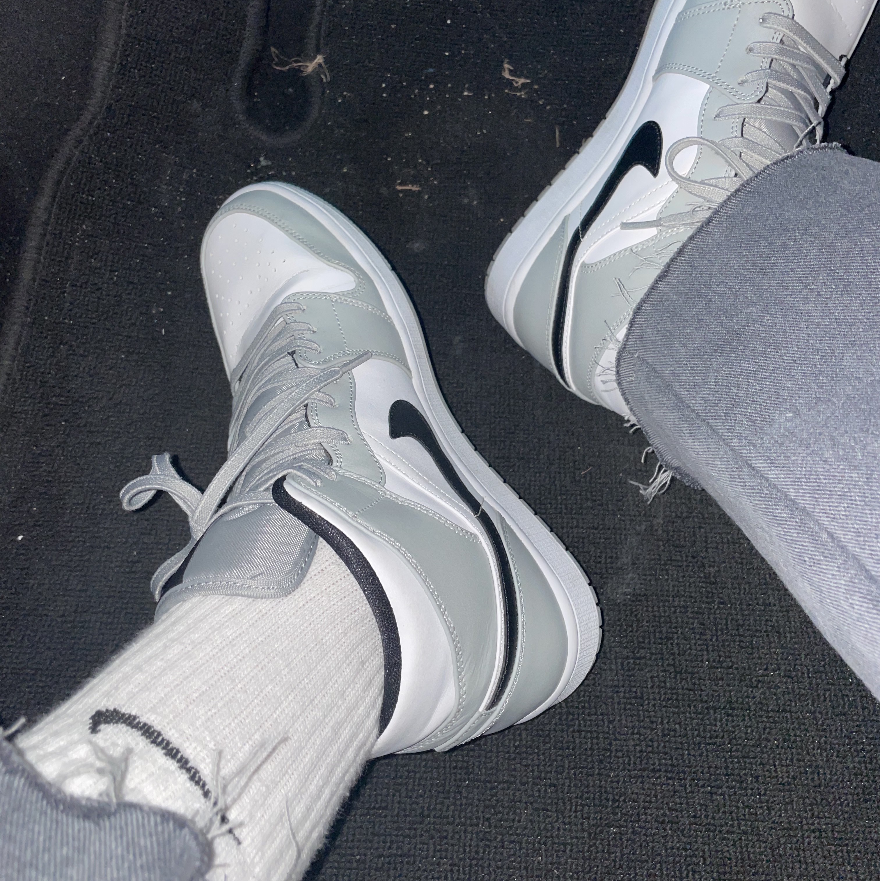 Jordan 1 Mid Light Smoke Grey 착용 스타일