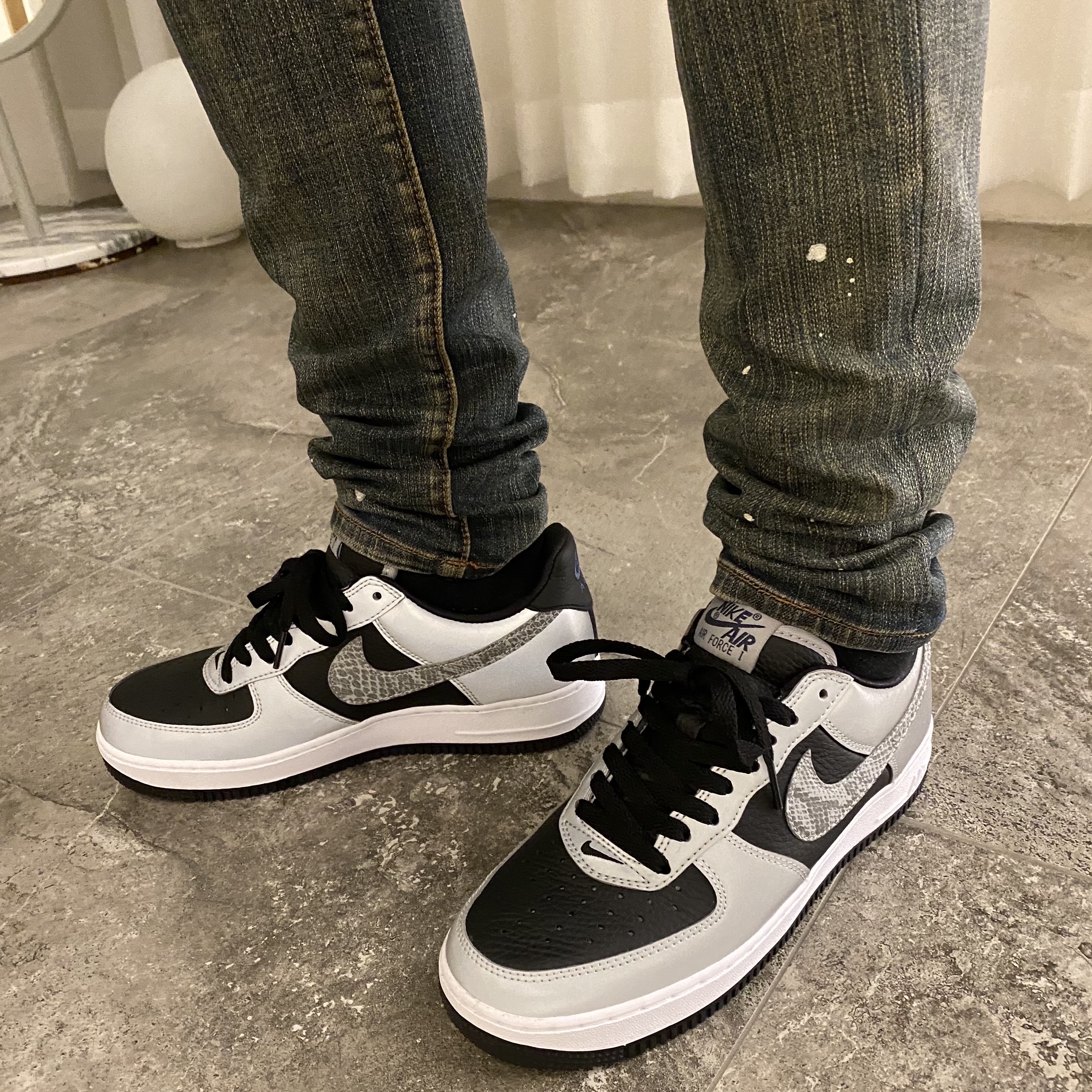 Nike Air Force 1 B Silver Snake 착용 스타일 - 2