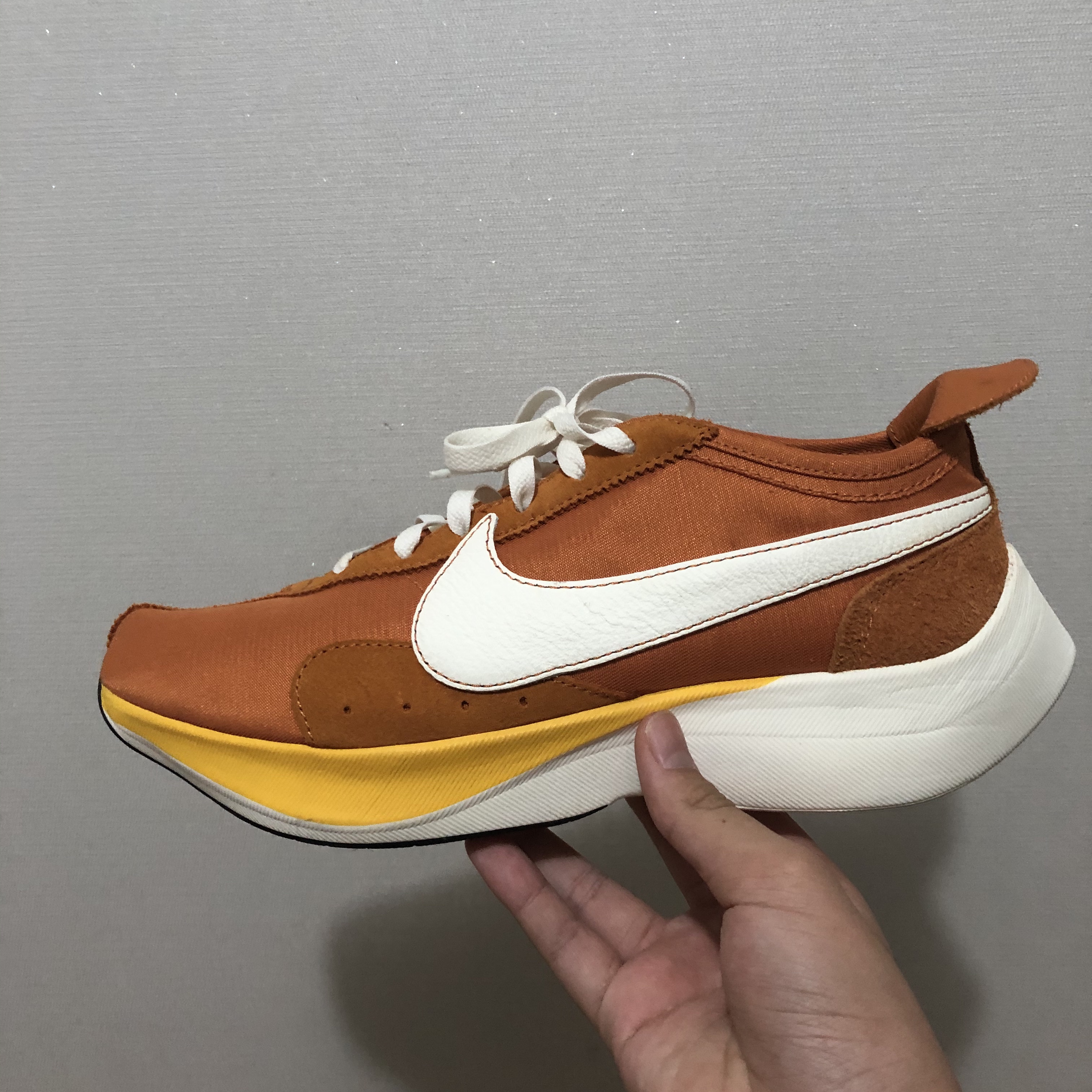 Nike Moon Racer Monarch 착용 스타일
