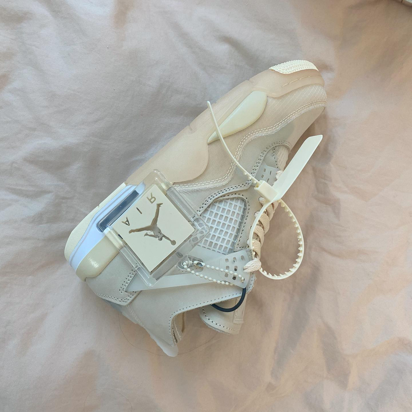 (W) Jordan 4 x Off-White Retro SP Sail 착용 스타일 - 2