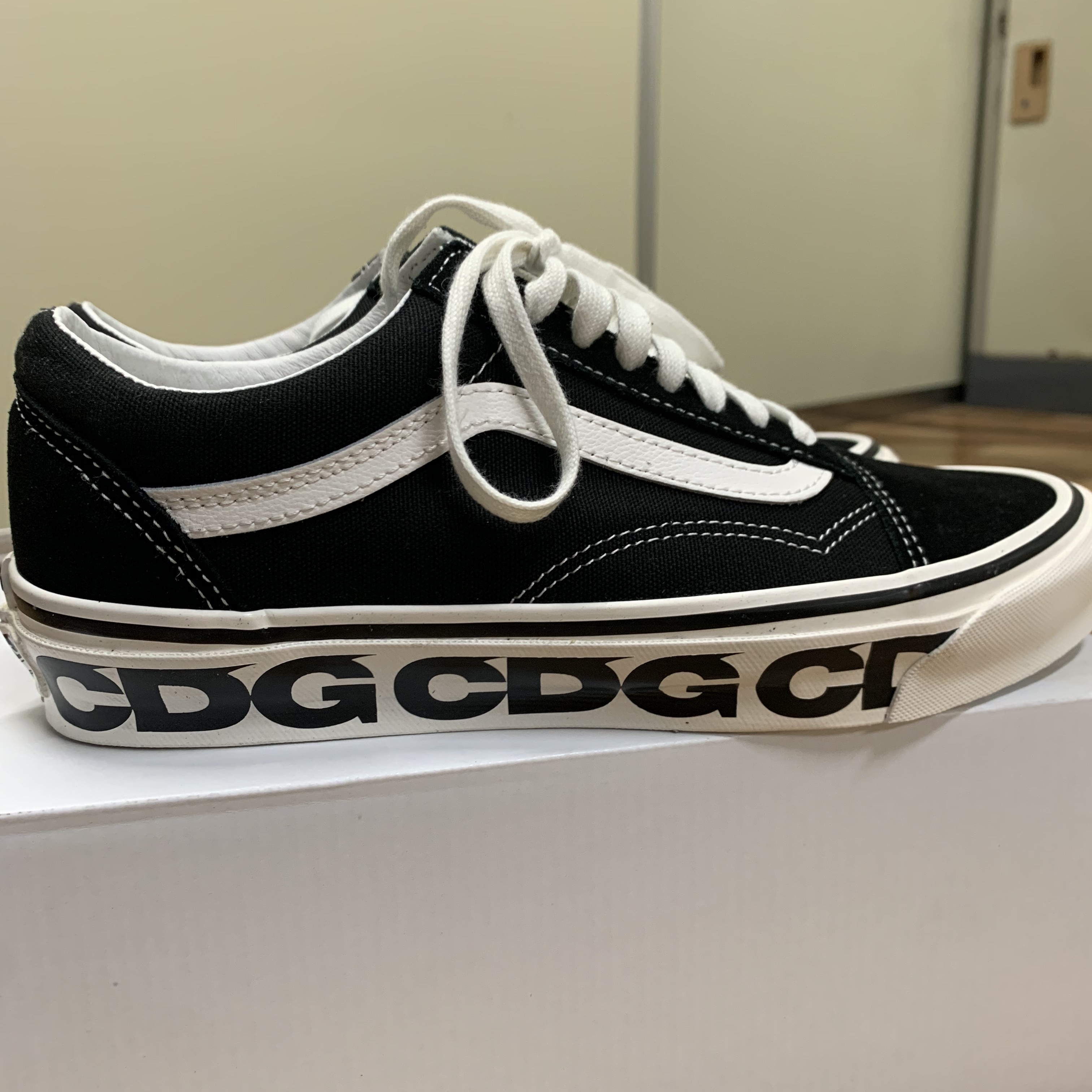 Vans Vault x CDG OG Old Skool LX Side Wall 착용 스타일 - 1