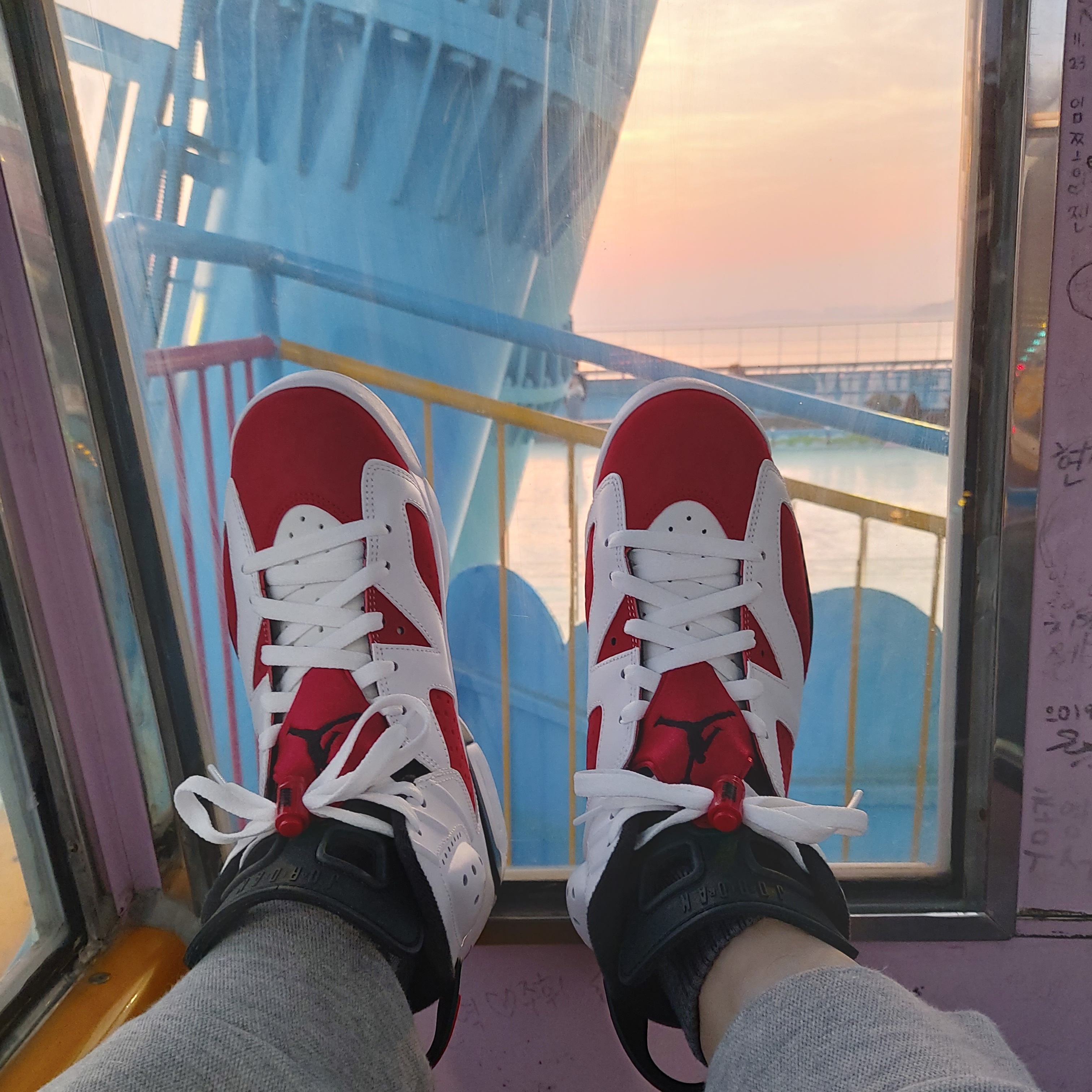 Jordan 6 Retro Carmine 2021 착용 스타일 - 2