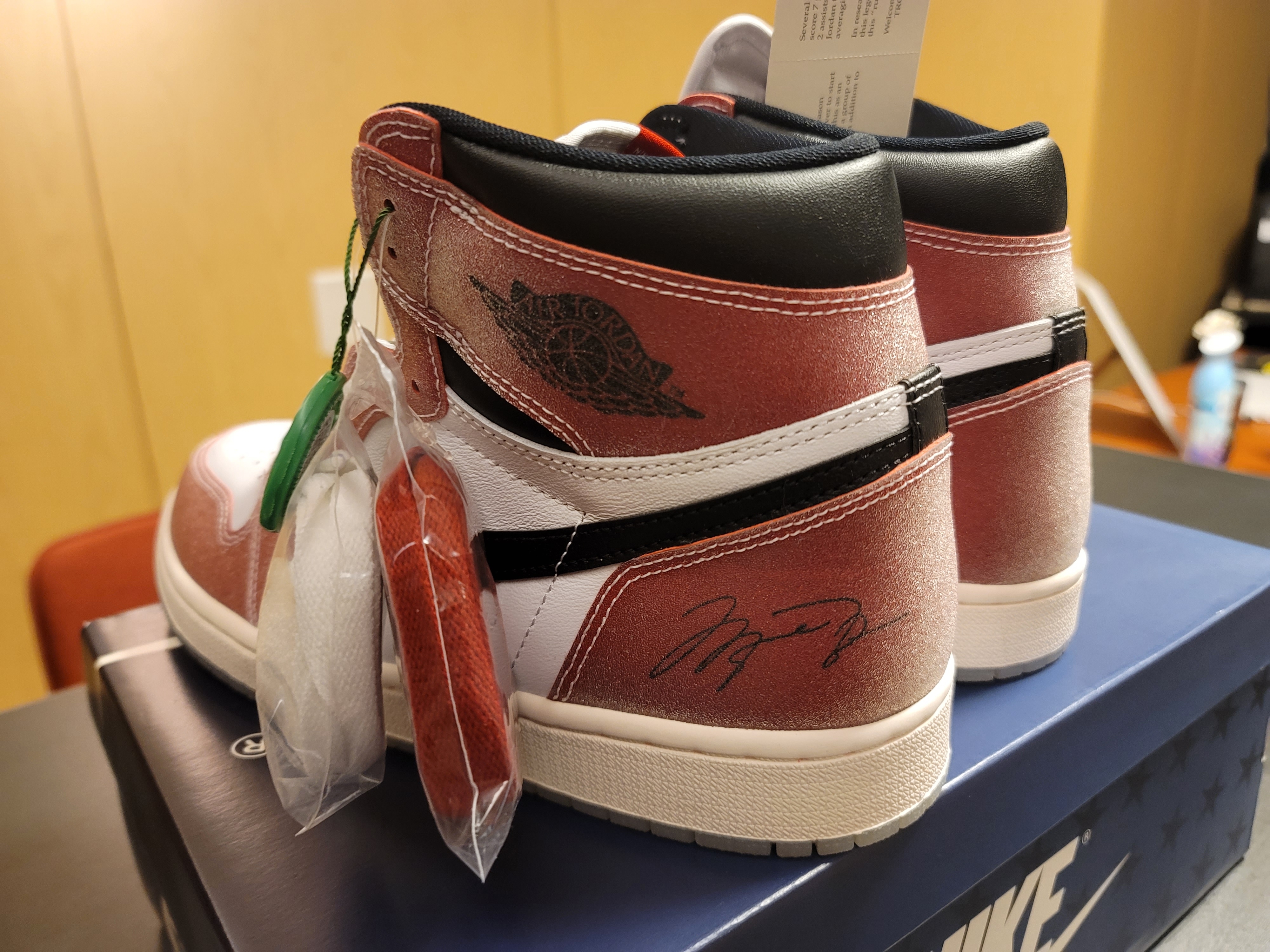 Jordan 1 x Trophy Room Retro High OG SP Chicago 착용 스타일 - 4