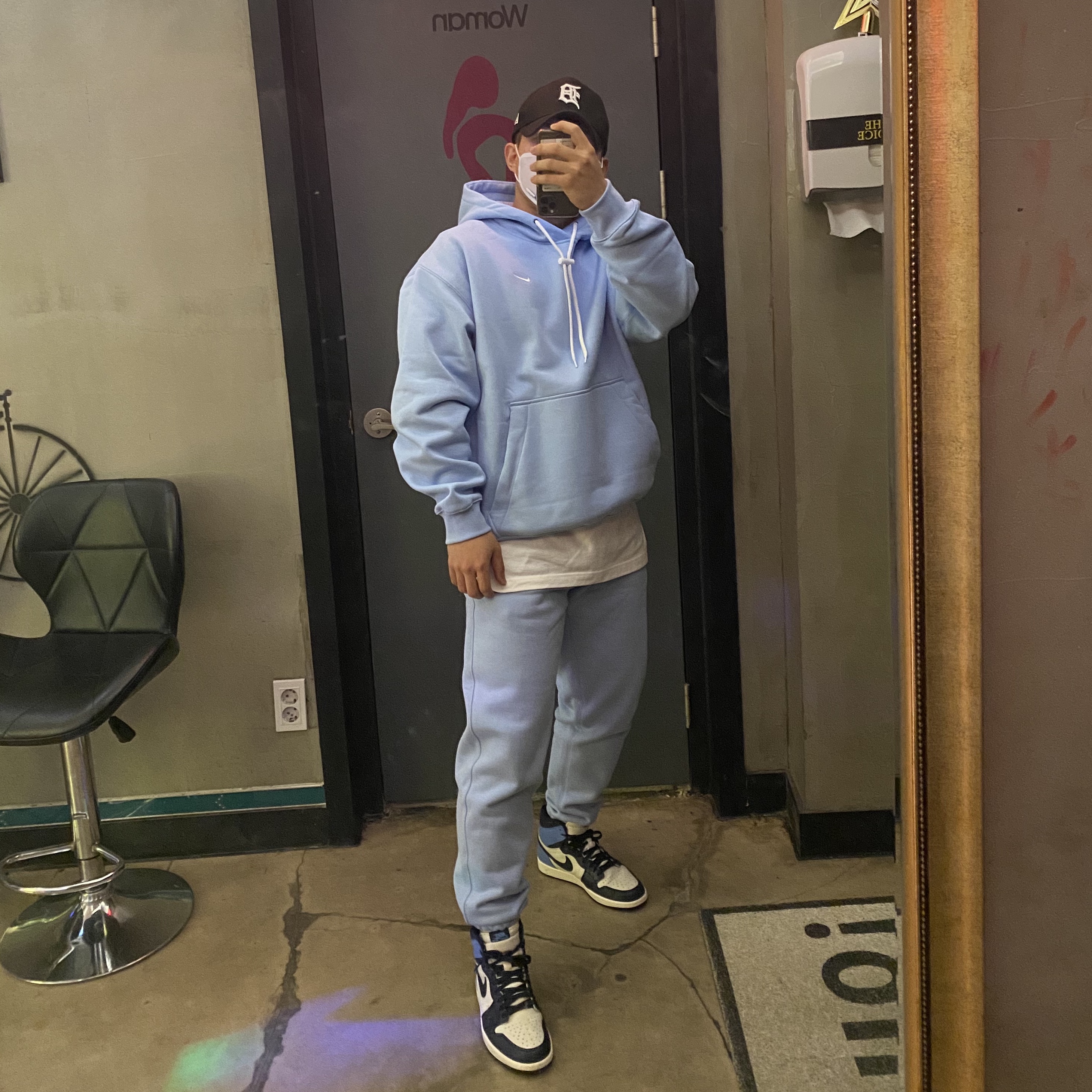 Jordan 1 Retro High Obsidian UNC, Nike M NRG Hoodie Psychic Blue 착용 스타일
