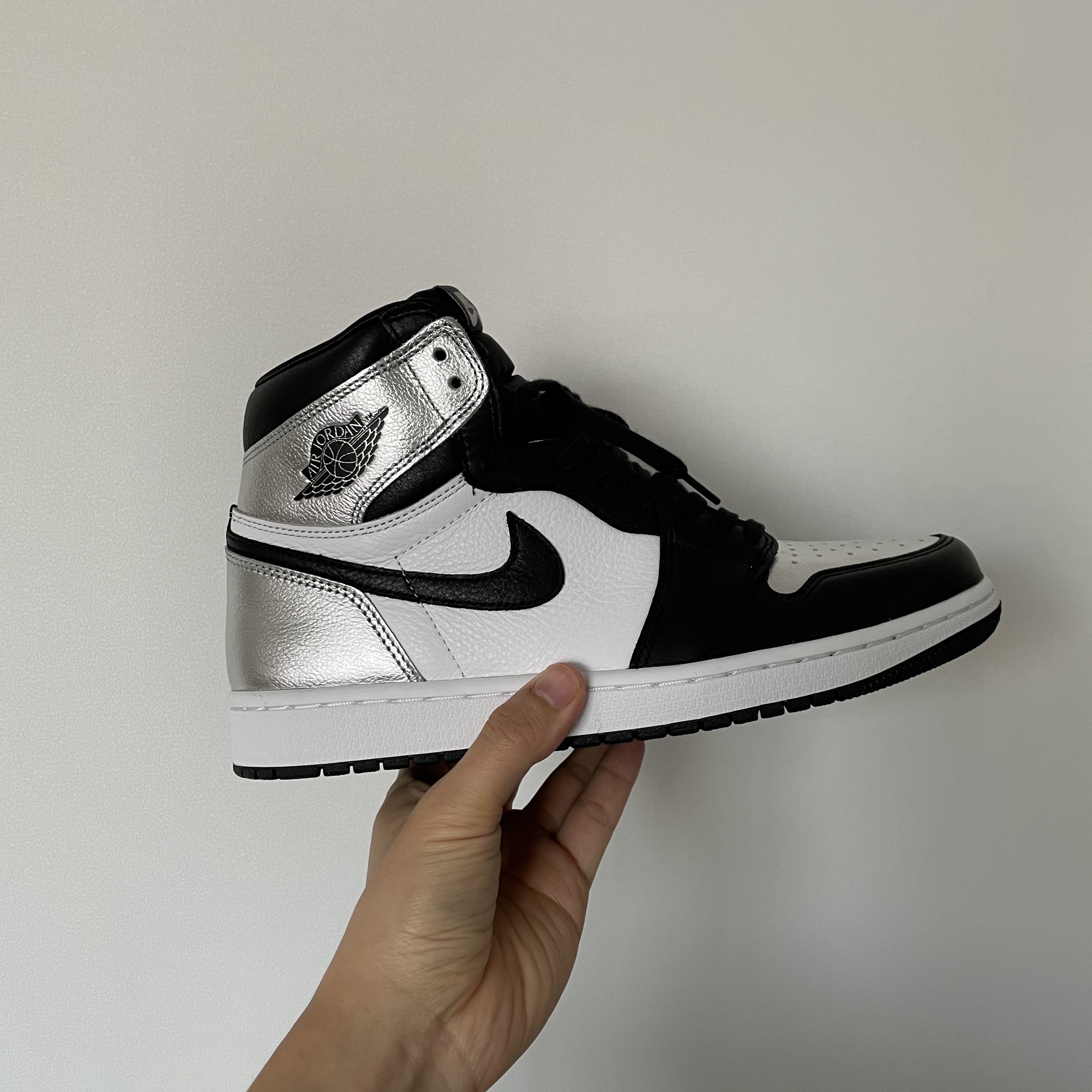 (W) Jordan 1 Retro High OG Silver Toe 착용 스타일