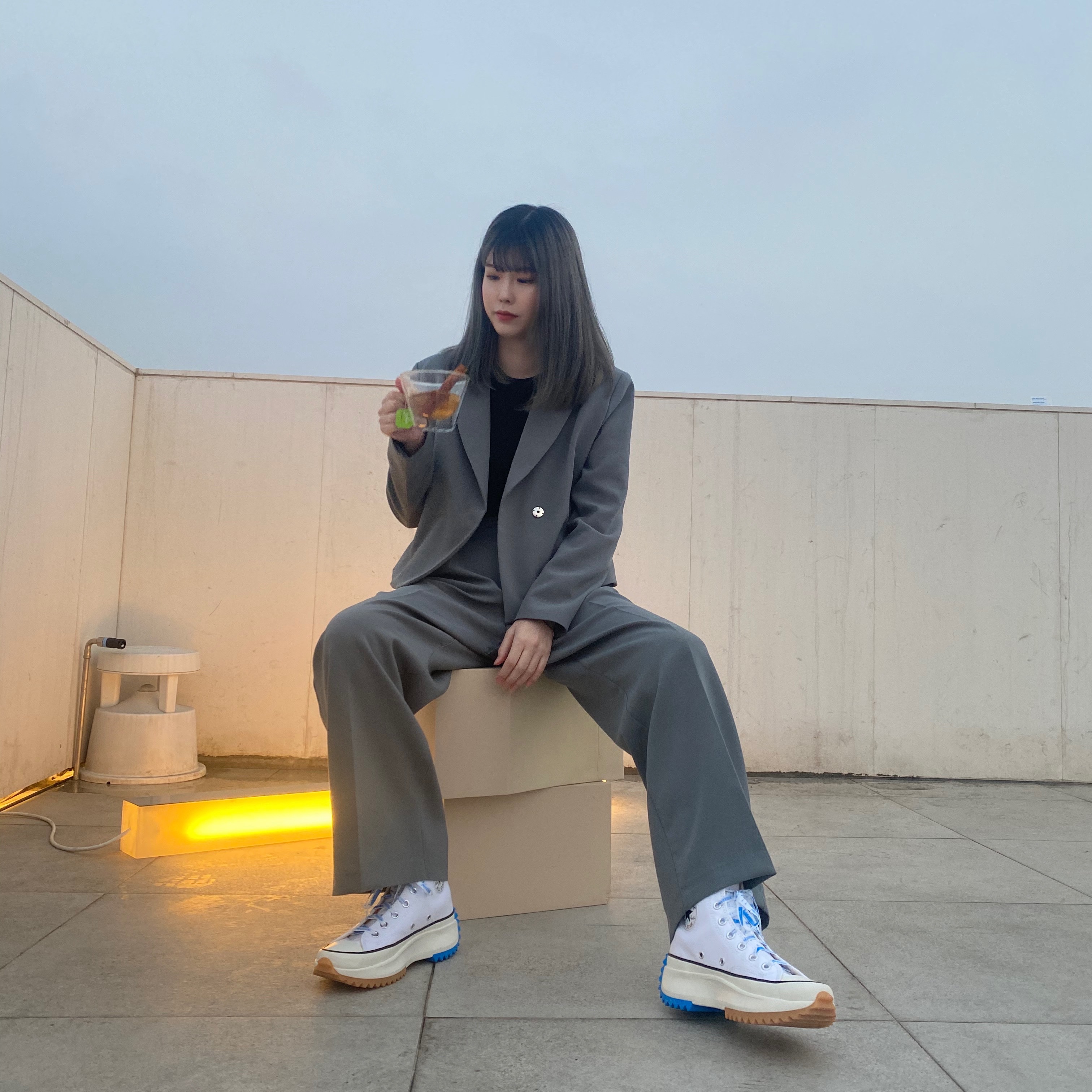 Converse x JW Anderson Run Star Hike Hi White 착용 스타일 - 4