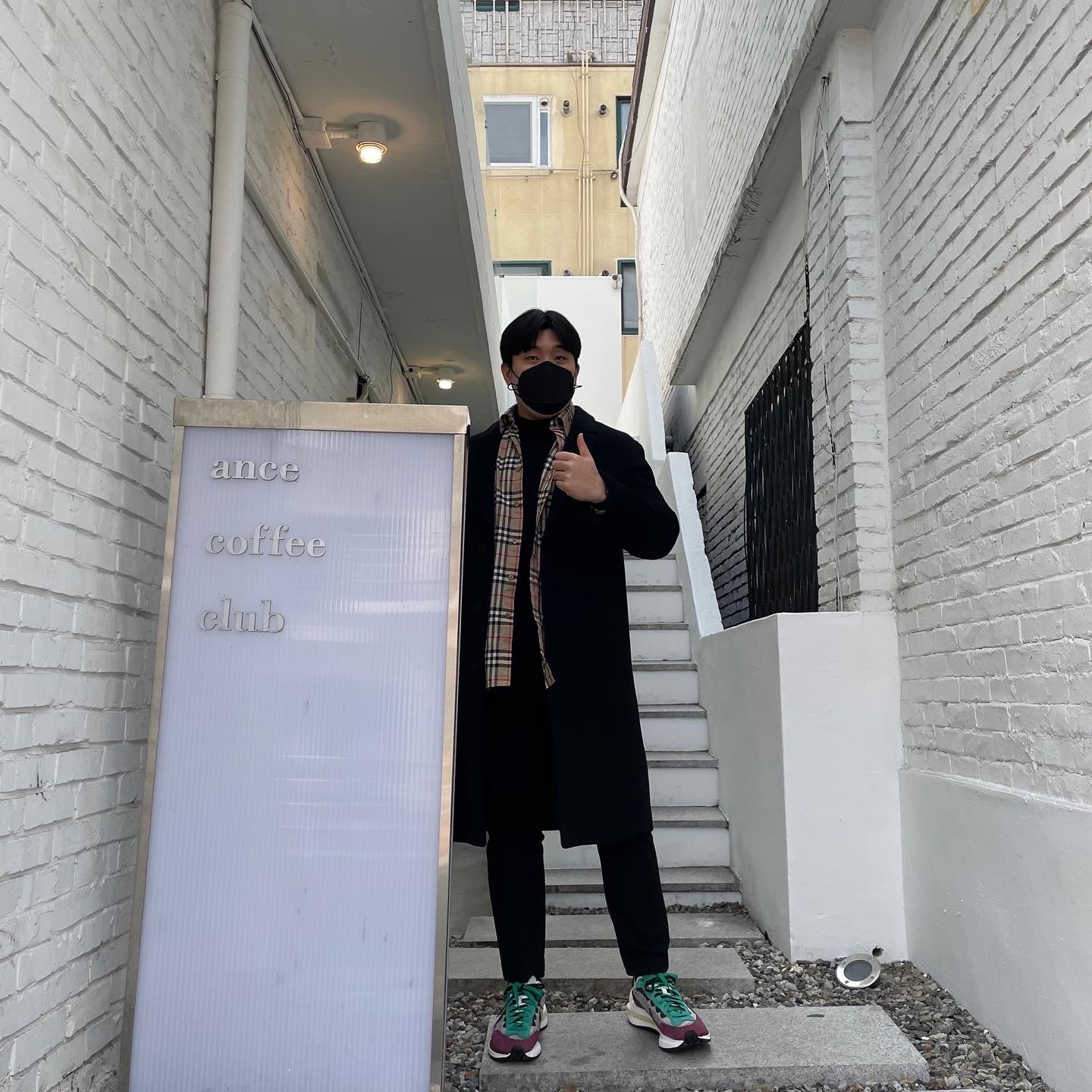 Nike x Sacai VaporWaffle String & Black Villain Red 착용 스타일