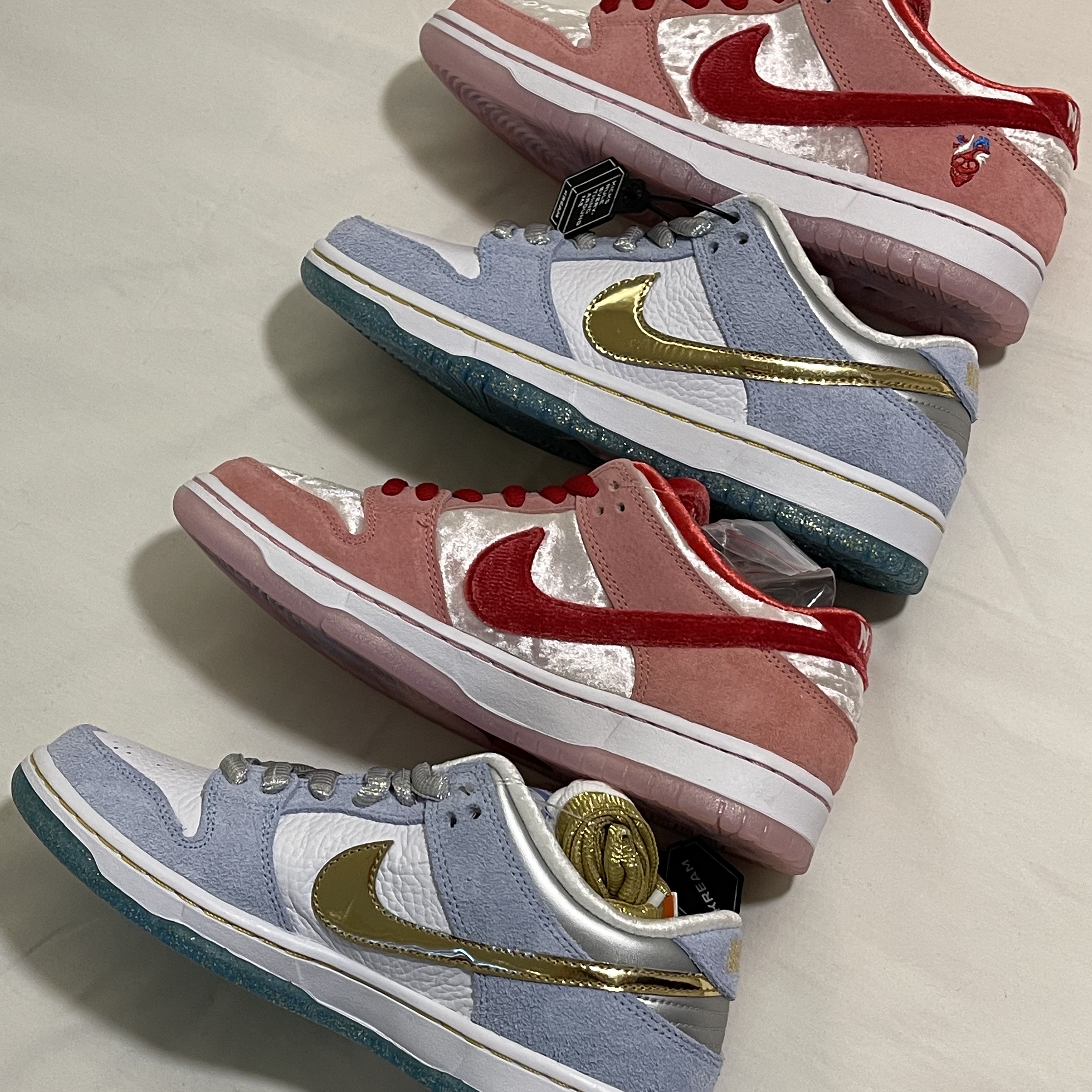 Nike x StrangeLove SB Dunk Low Pink (Regular Box), Nike x Sean Cliver SB Dunk Low Holiday Special 착용 스타일