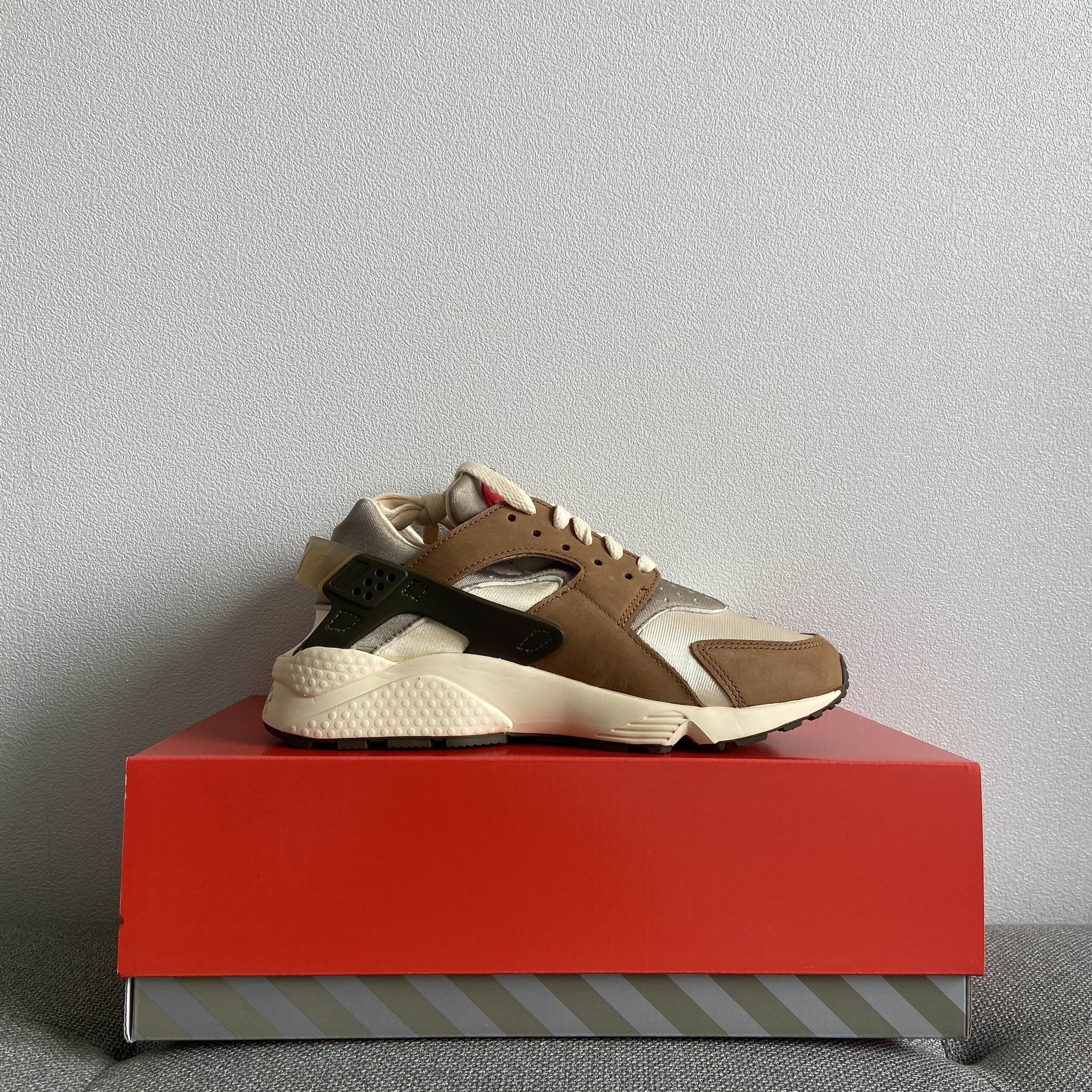 Nike x Stussy Air Huarache LE Desert Oak 착용 스타일