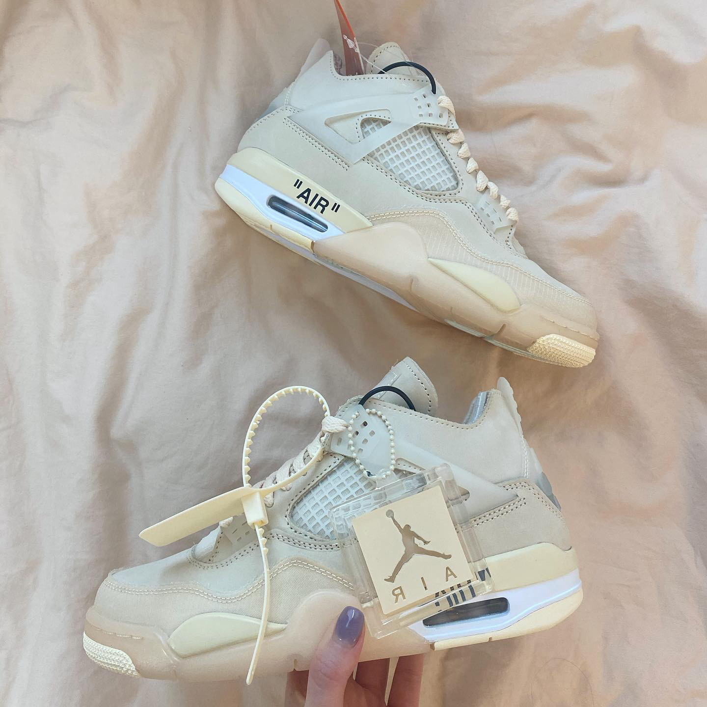 (W) Jordan 4 x Off-White Retro SP Sail 착용 스타일 - 1
