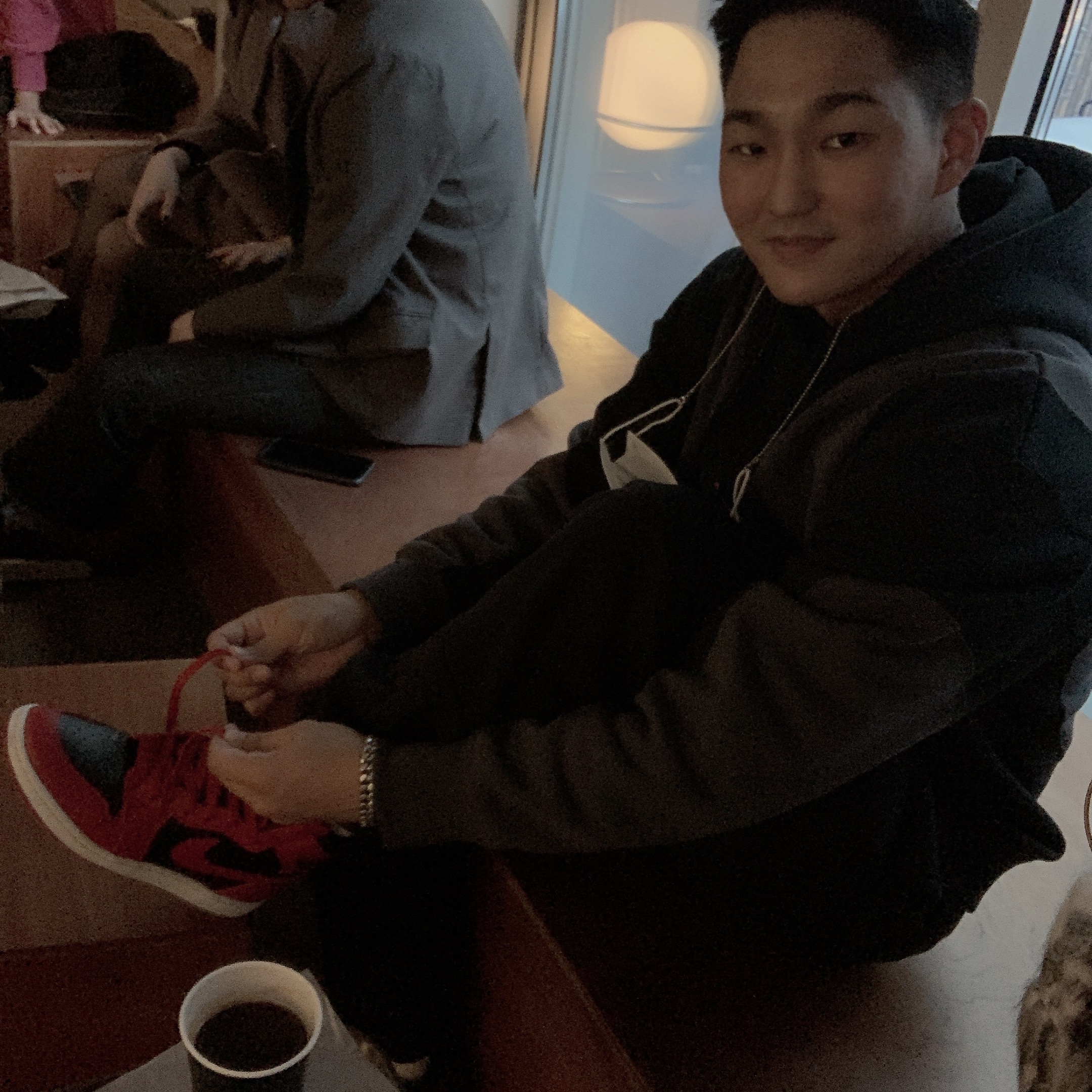 Jordan 1 High 85 Varsity Red 착용 스타일