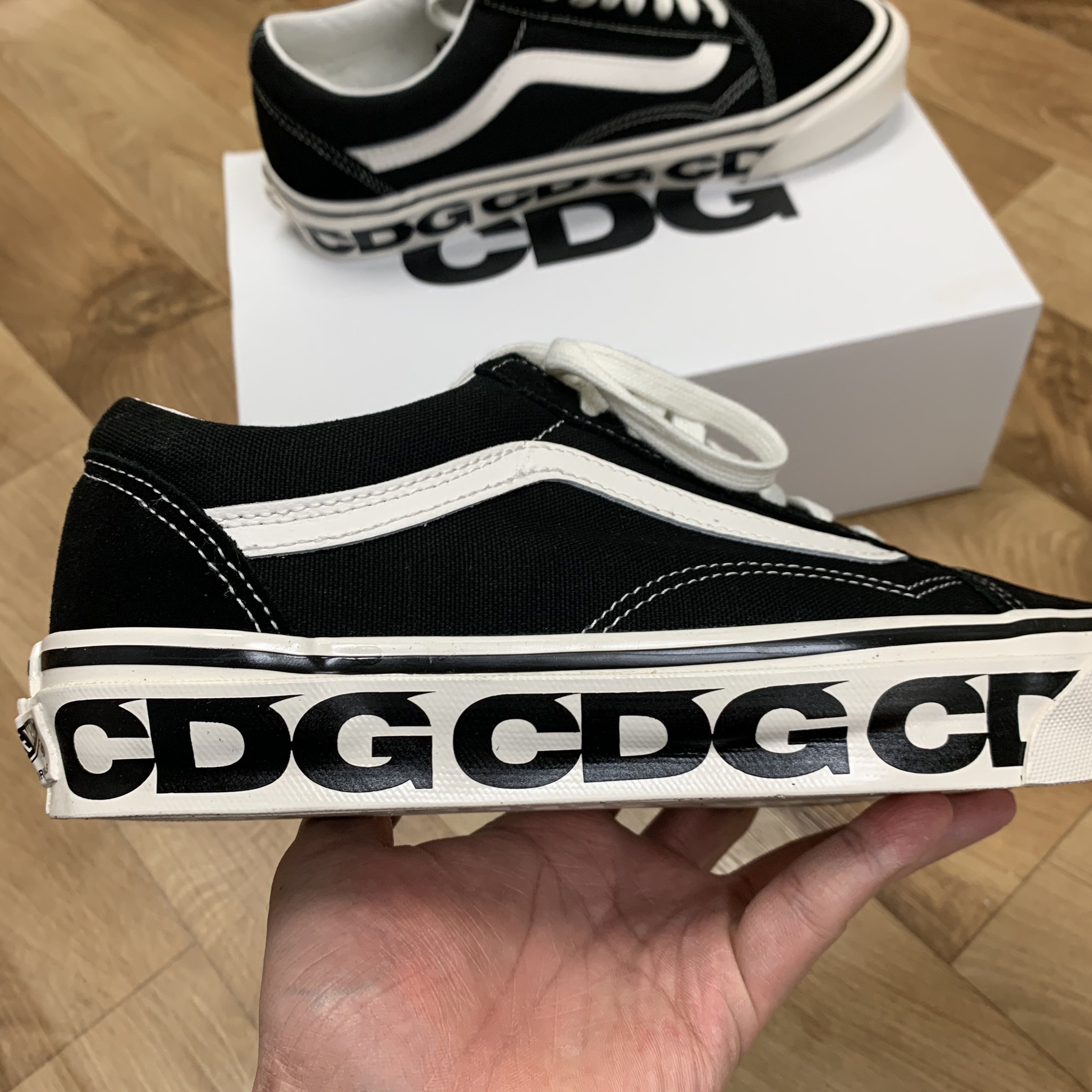 Vans Vault x CDG OG Old Skool LX Side Wall 착용 스타일 - 2
