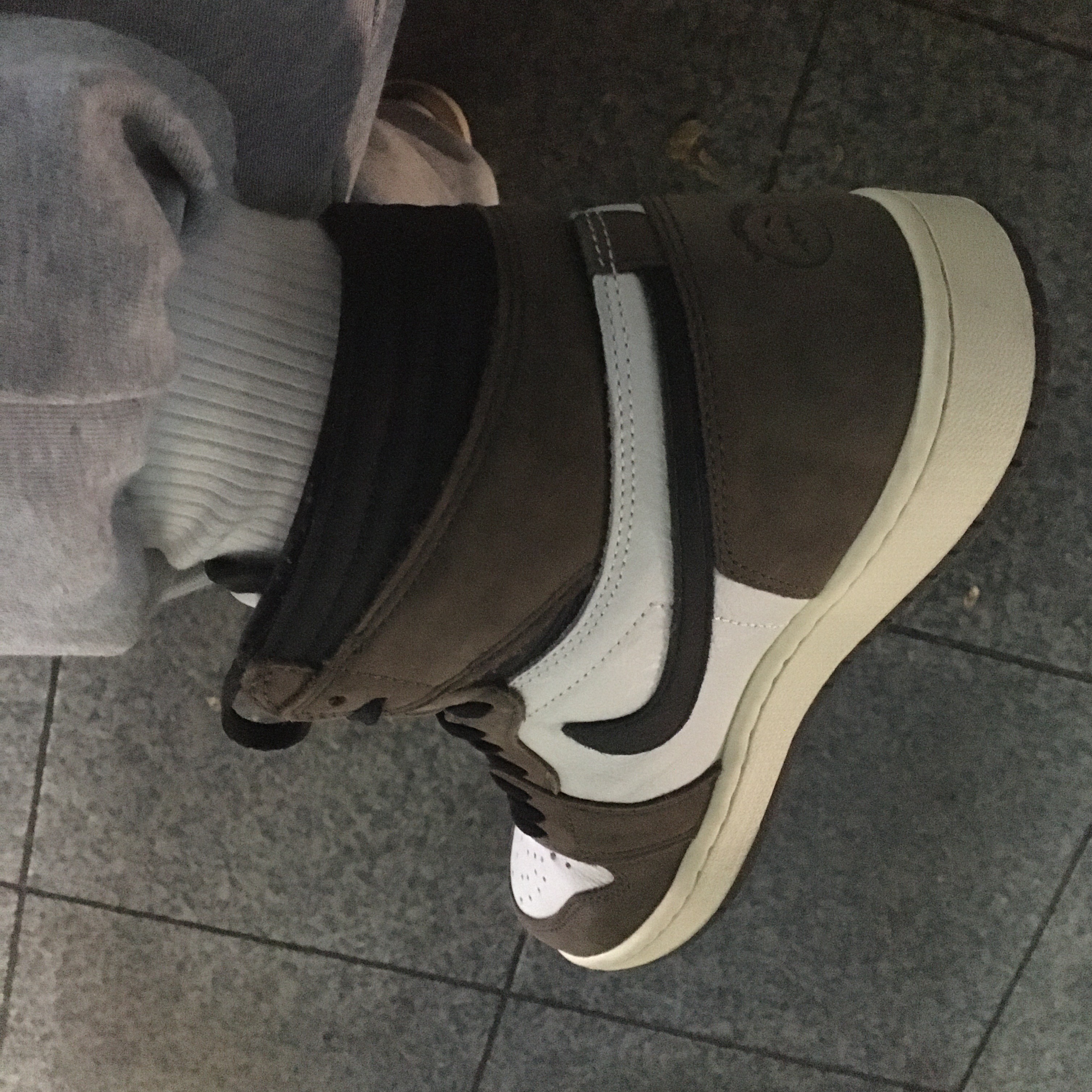 Jordan 1 x Travis Scott Retro High OG SP Mocha 착용 스타일