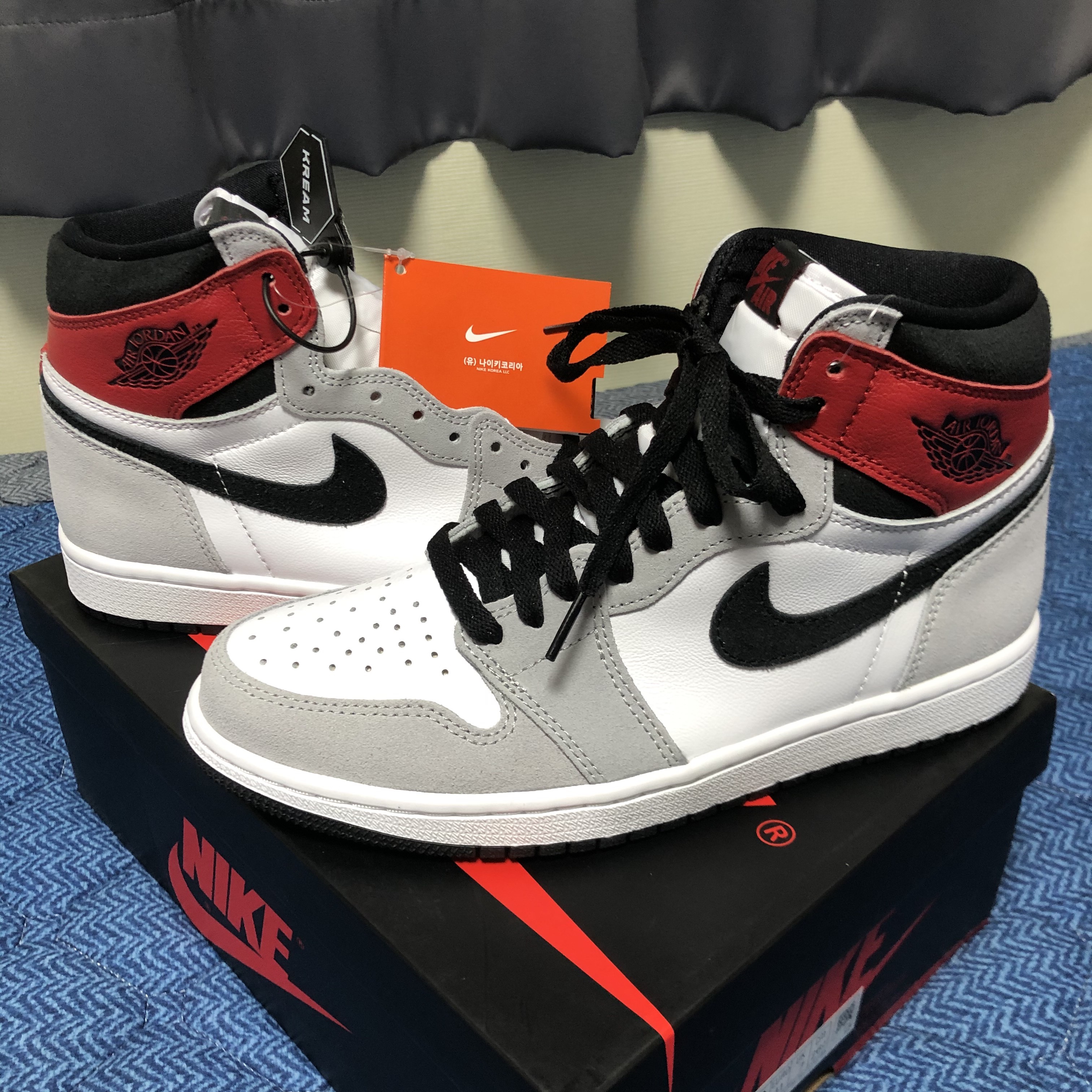 Jordan 1 Retro High OG Light Smoke Grey, (GS) Jordan 1 Retro High OG Light Smoke Grey 착용 스타일