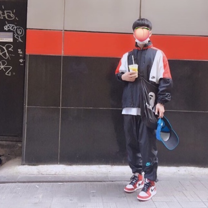 Jordan 1 Retro High OG Chicago 2015, Nike x Atmos NRG Vintage PTHWK Track Pants Black 착용 스타일