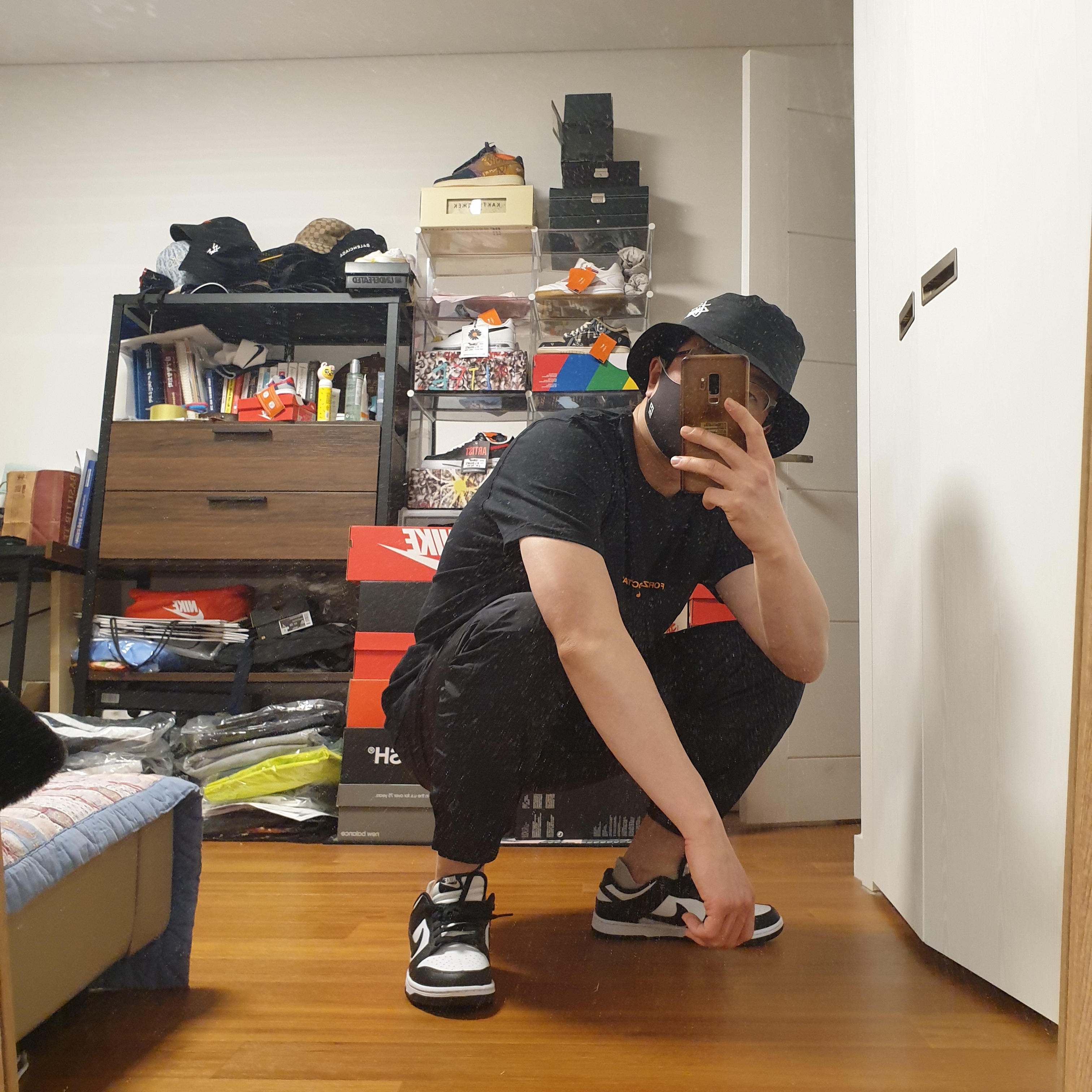 Nike x Stussy Bucket Hat Black, Nike x Drake Nocta Essential Track Pants Black - Asia 착용 스타일 - 3
