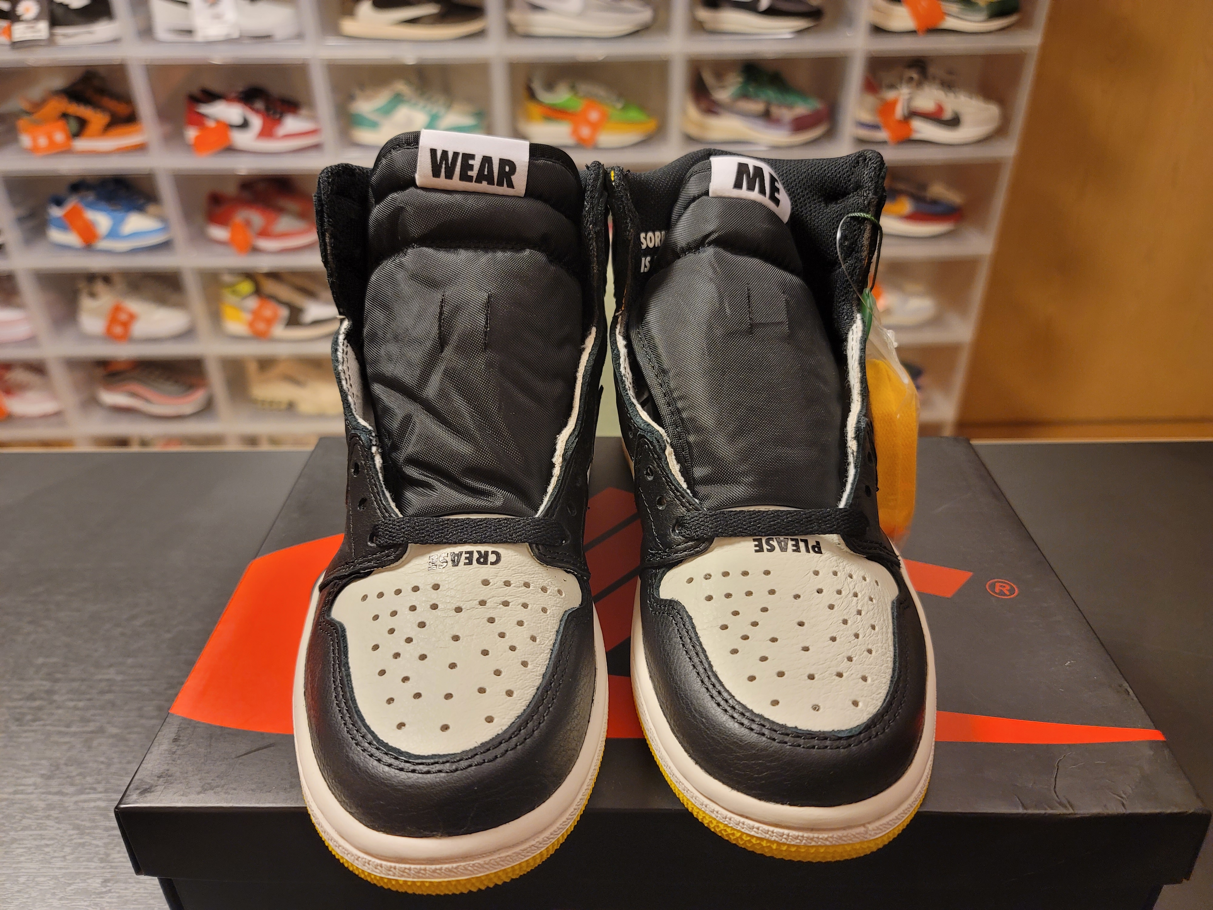 Jordan 1 Retro High Not for Resale Varsity Maize 착용 스타일 - 1
