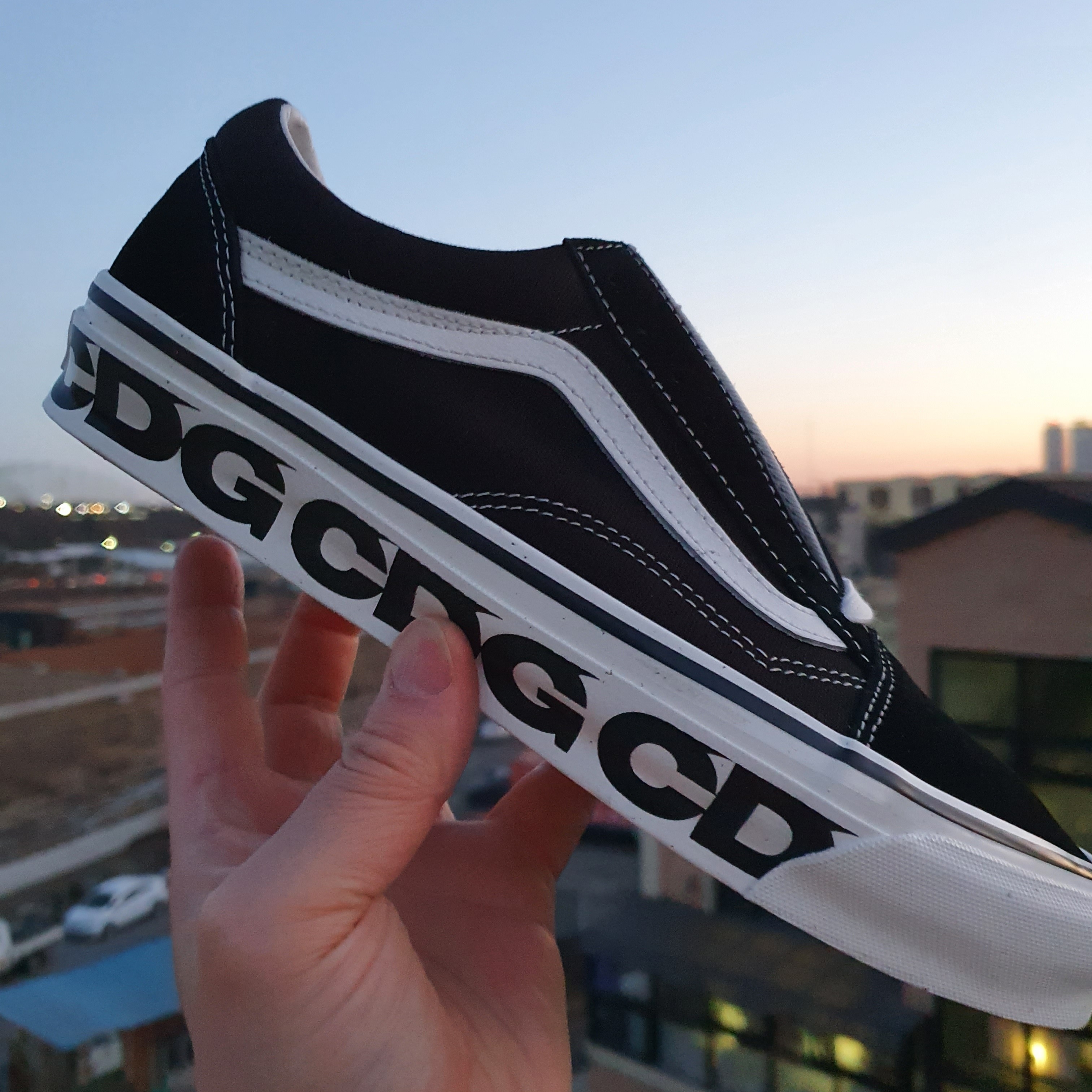 Vans Vault x CDG OG Old Skool LX Side Wall 착용 스타일