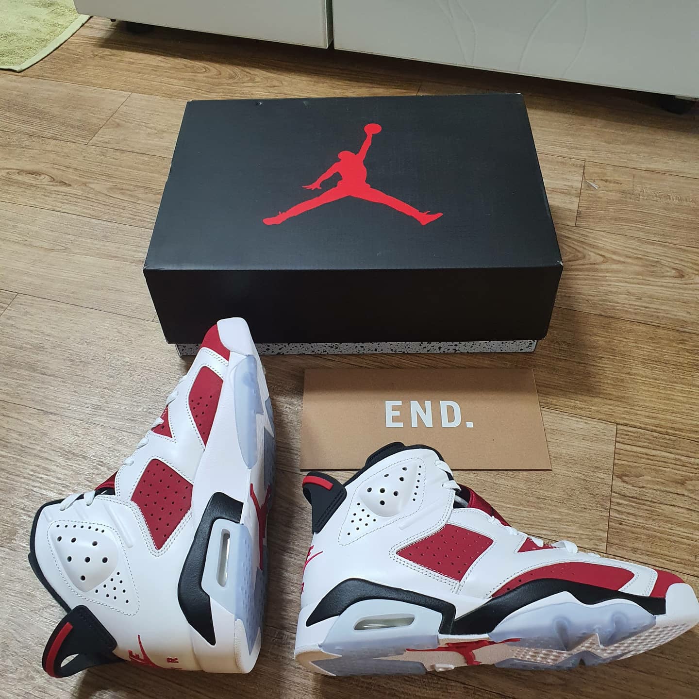 Jordan 6 Retro Carmine 2021 착용 스타일 - 3