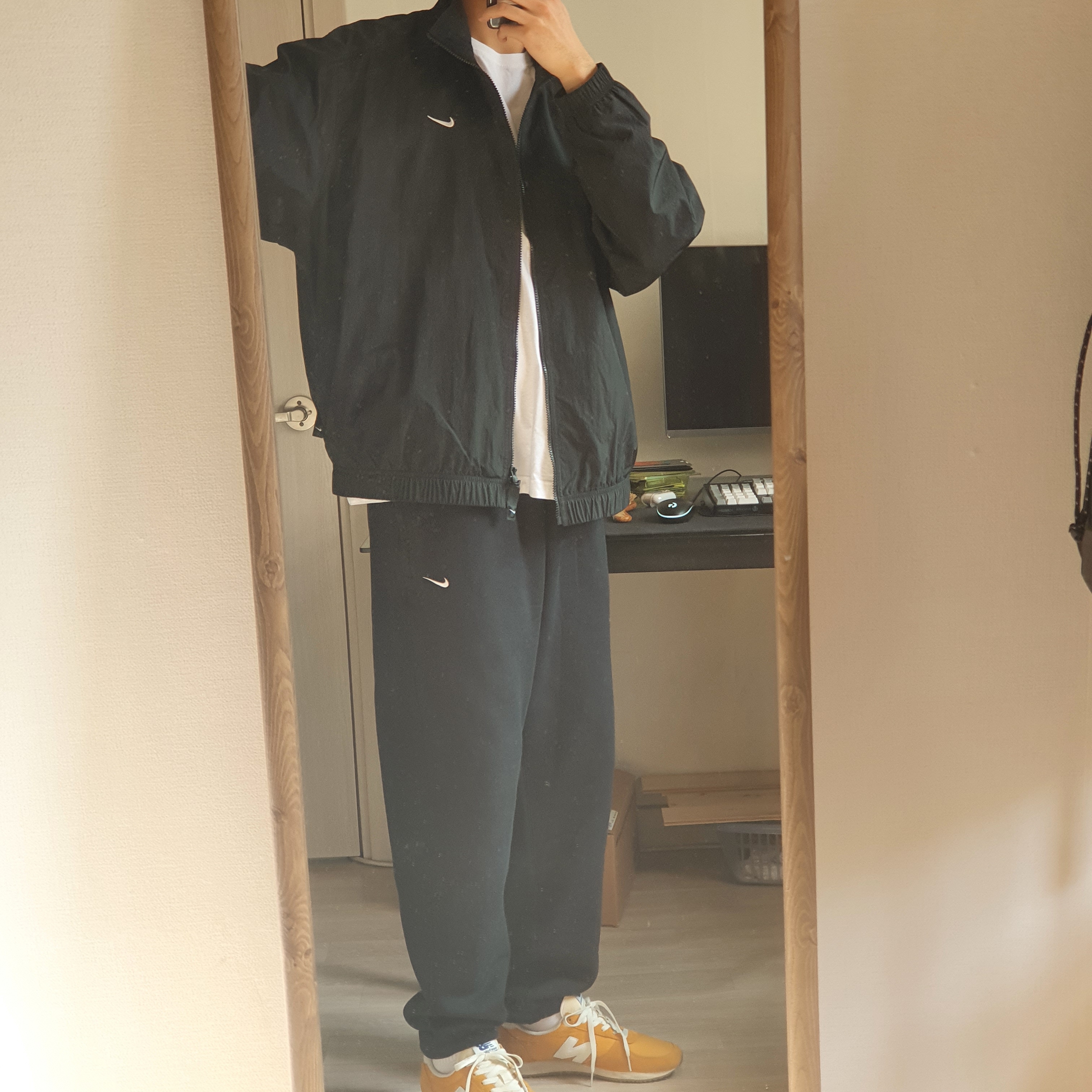 Nike M NRG Track Jacket Black, Nike M NRG Sweatpants Black 착용 스타일