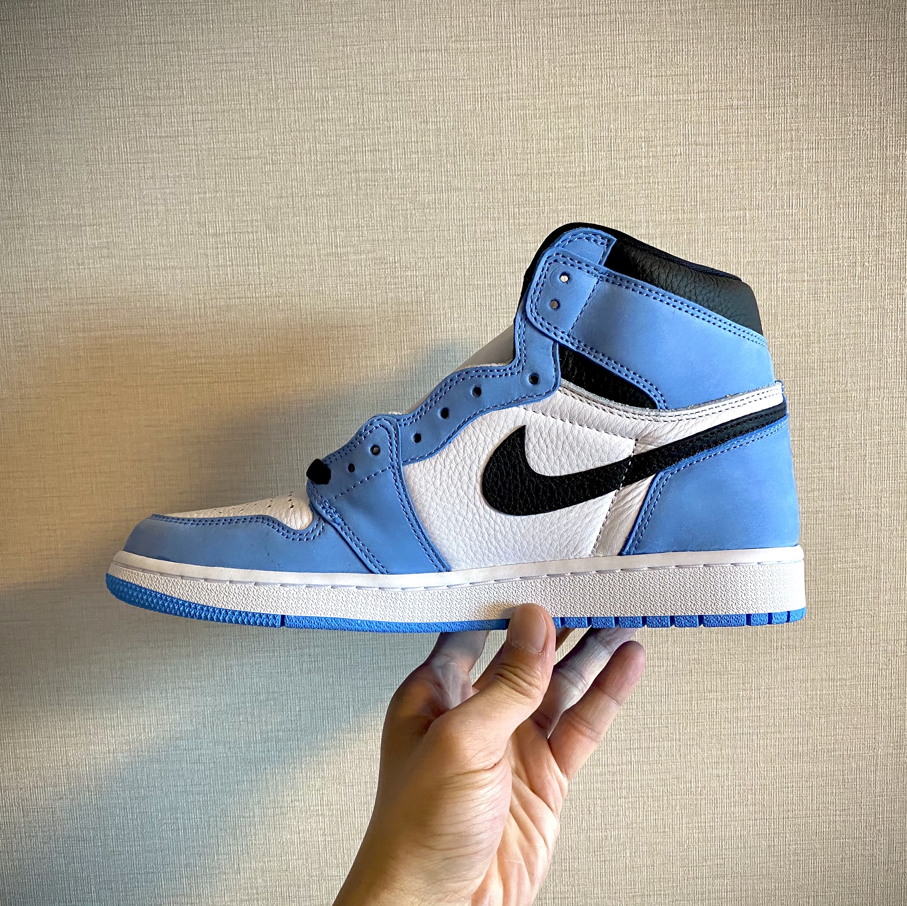 Jordan 1 Retro High OG University Blue 착용 스타일 - 2