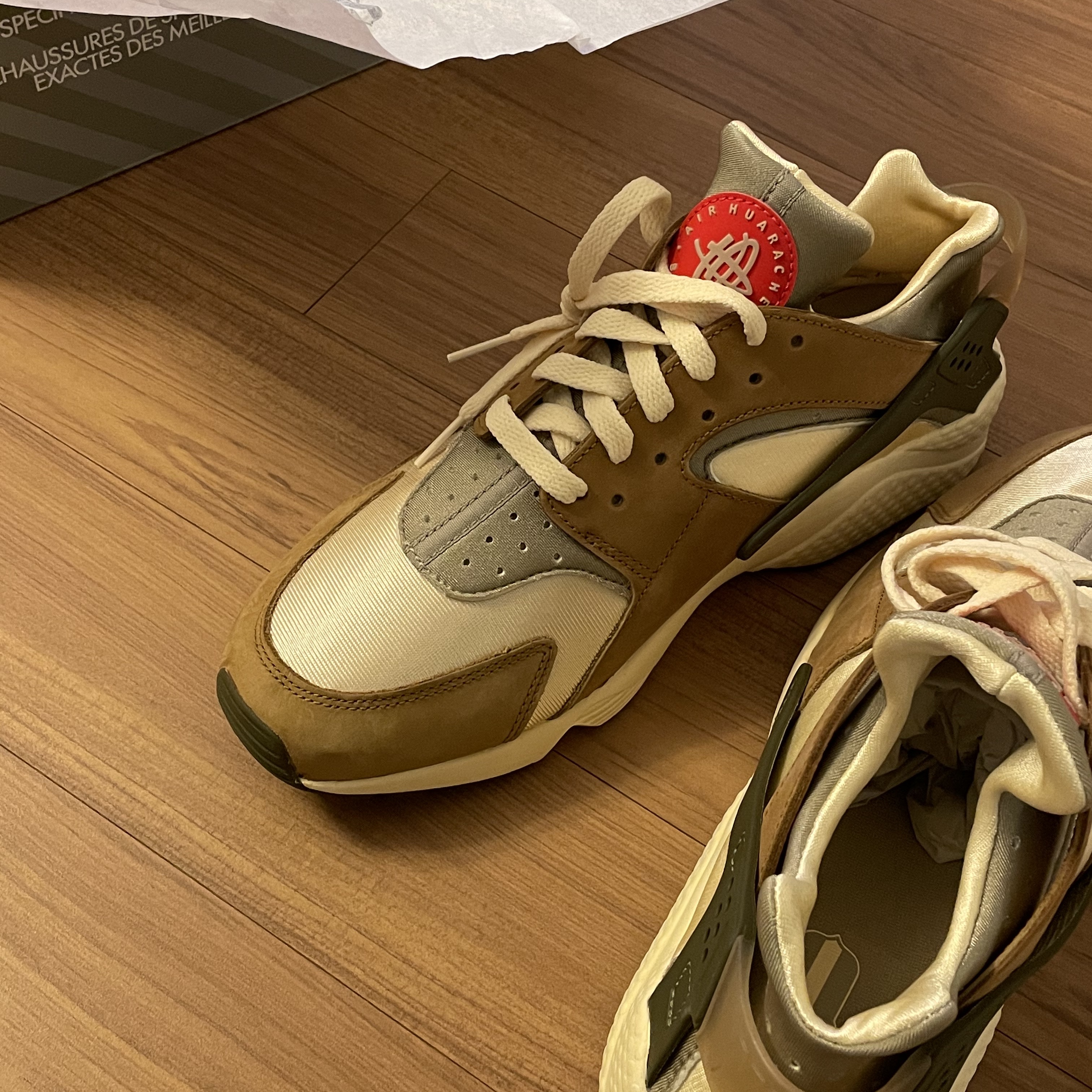 Nike x Stussy Air Huarache LE Desert Oak 착용 스타일
