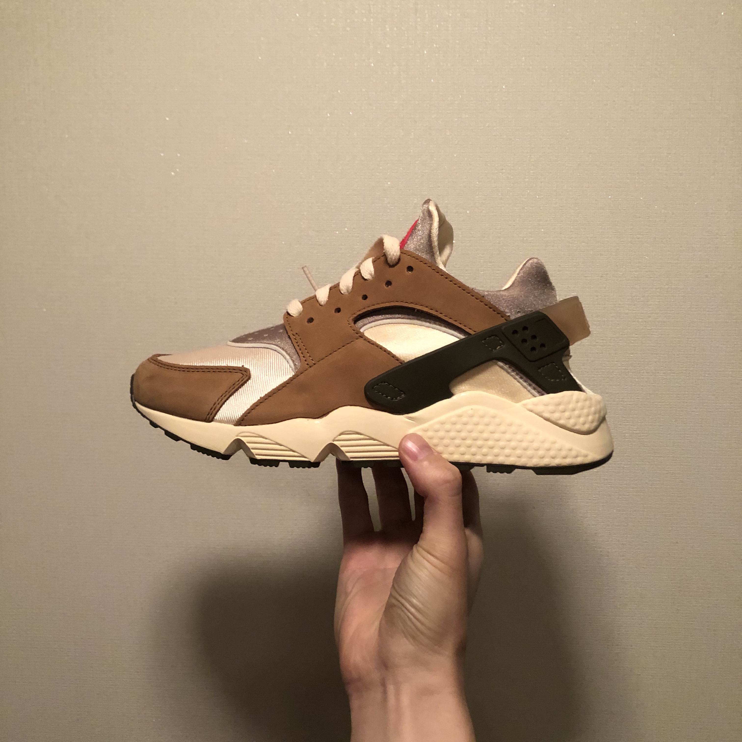 Nike x Stussy Air Huarache LE Desert Oak 착용 스타일