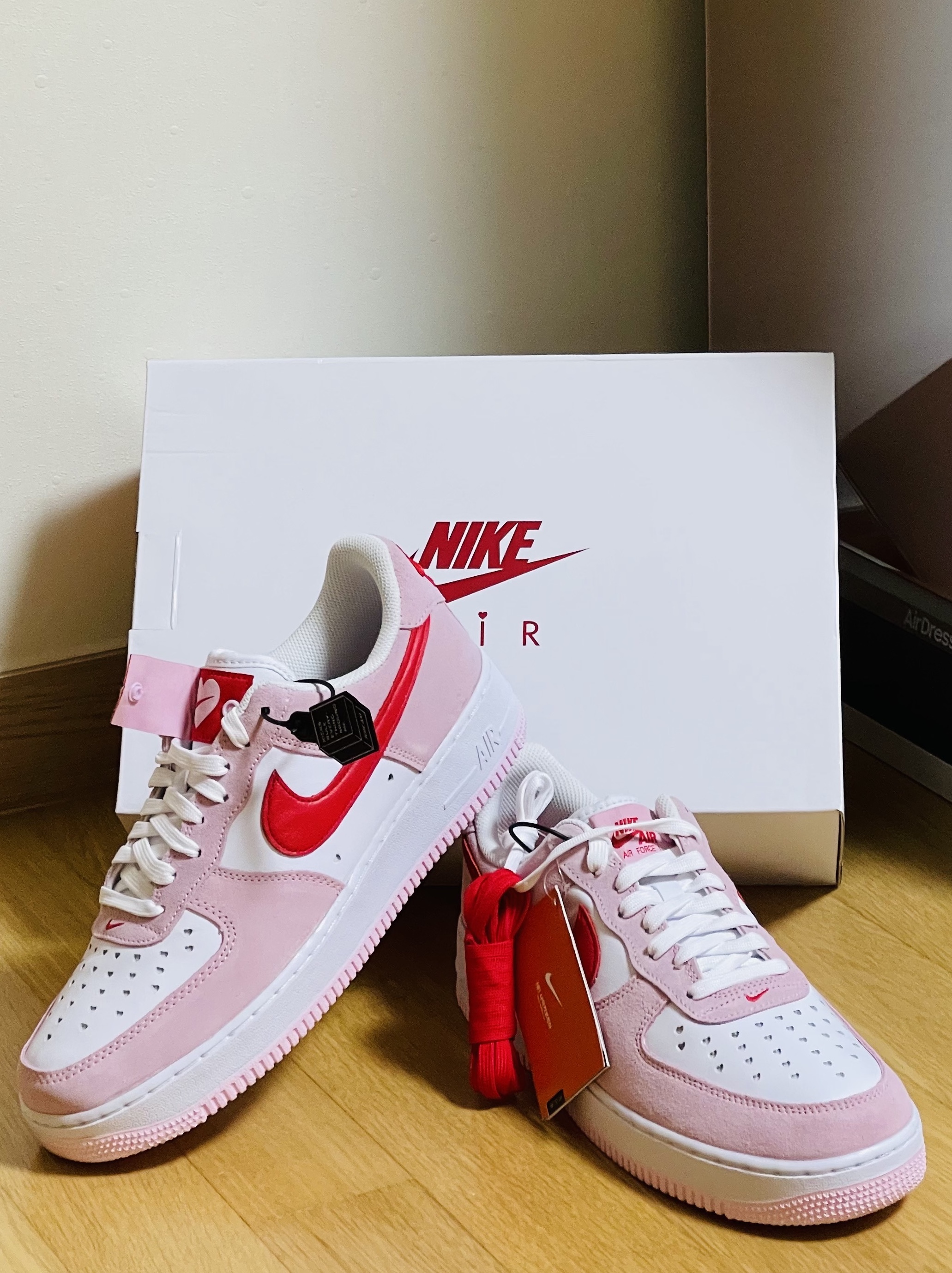 Nike Air Force 1 '07 QS Valentine's Day 착용 스타일