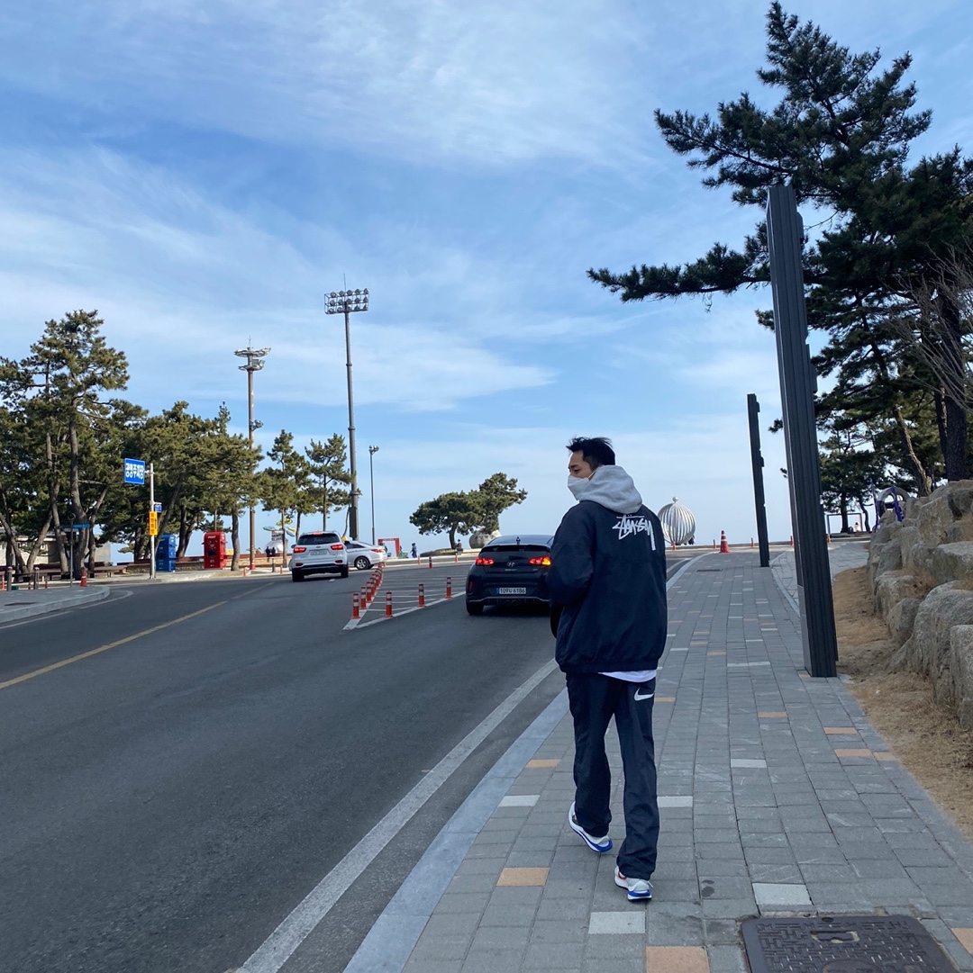 Nike x Stussy Windrunner Jacket Off Noir, Nike x Stussy Beach Pants Off Noir 착용 스타일 - 1