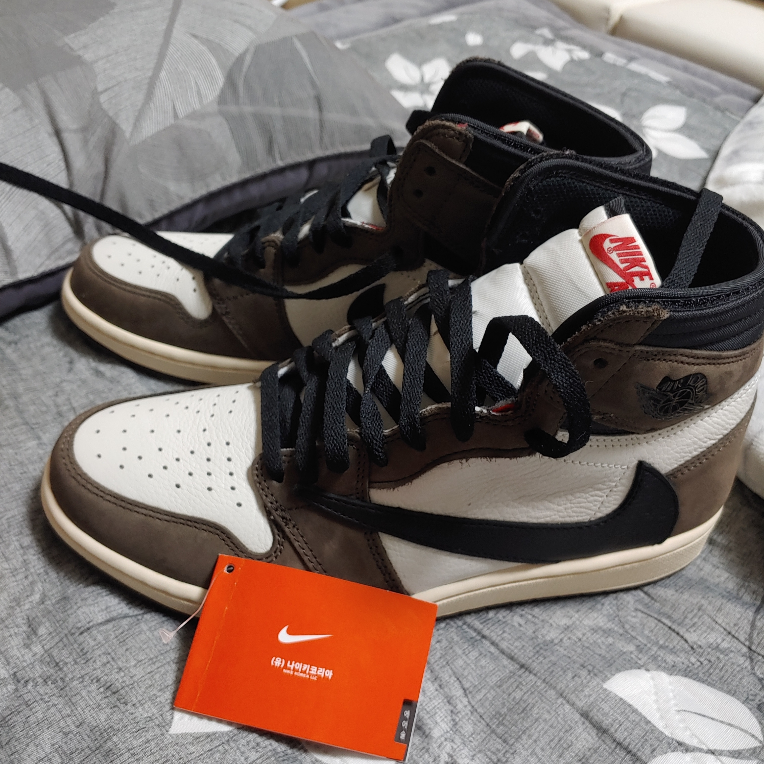 Jordan 1 x Travis Scott Retro High OG SP Mocha 착용 스타일