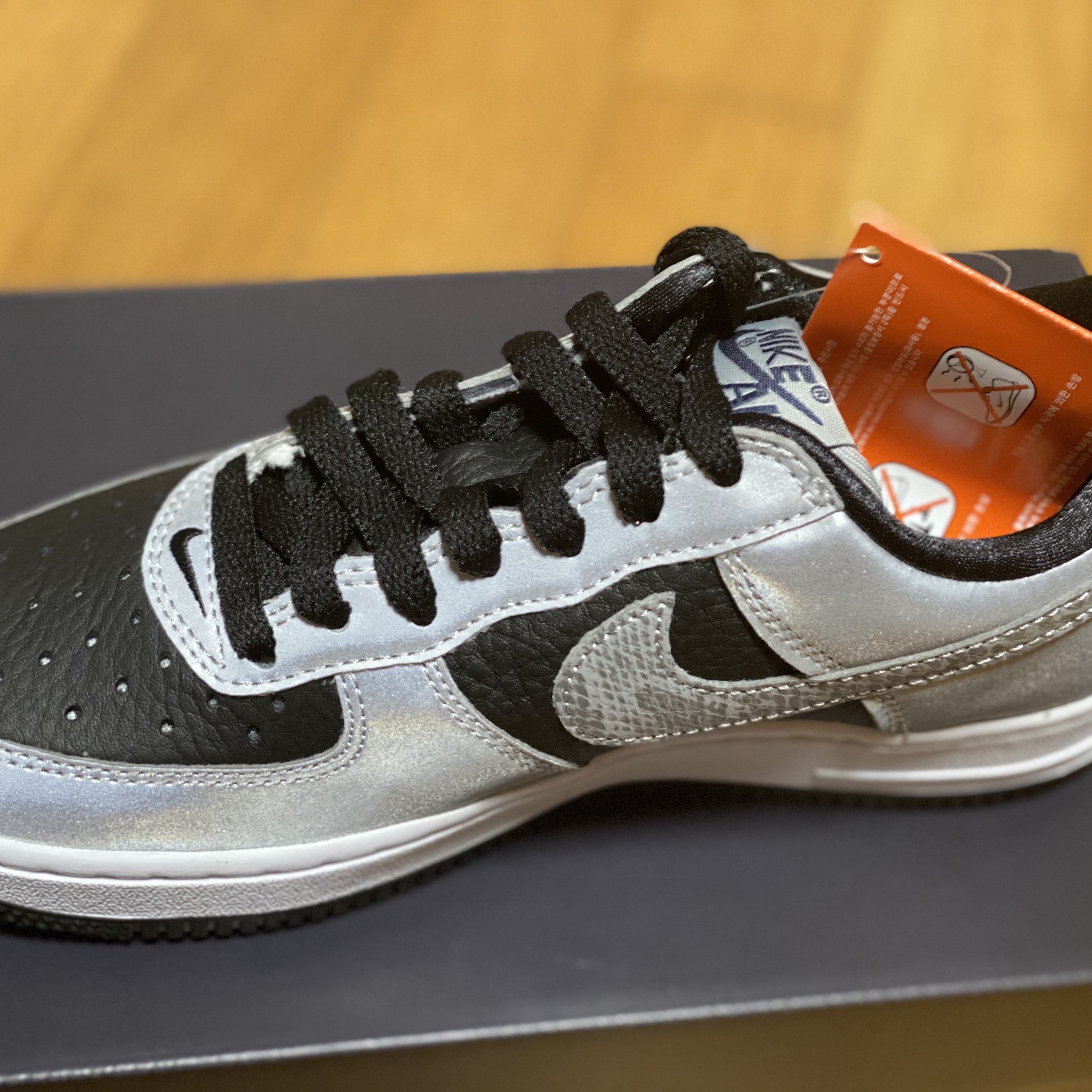 Nike Air Force 1 B Silver Snake 착용 스타일