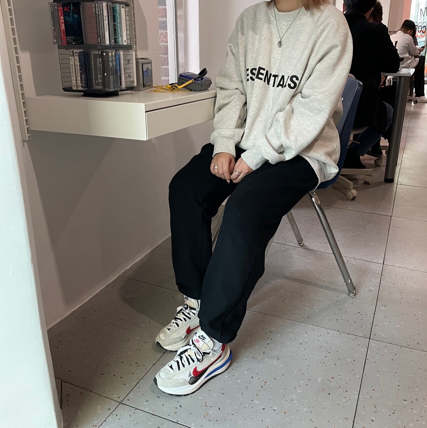 Nike x Sacai VaporWaffle Royal Fuchsia, Essentials 3D Silicon Applique Crewneck Oatmeal/Oatmeal Heather/Light Heather Oatmeal 2020 착용 스타일